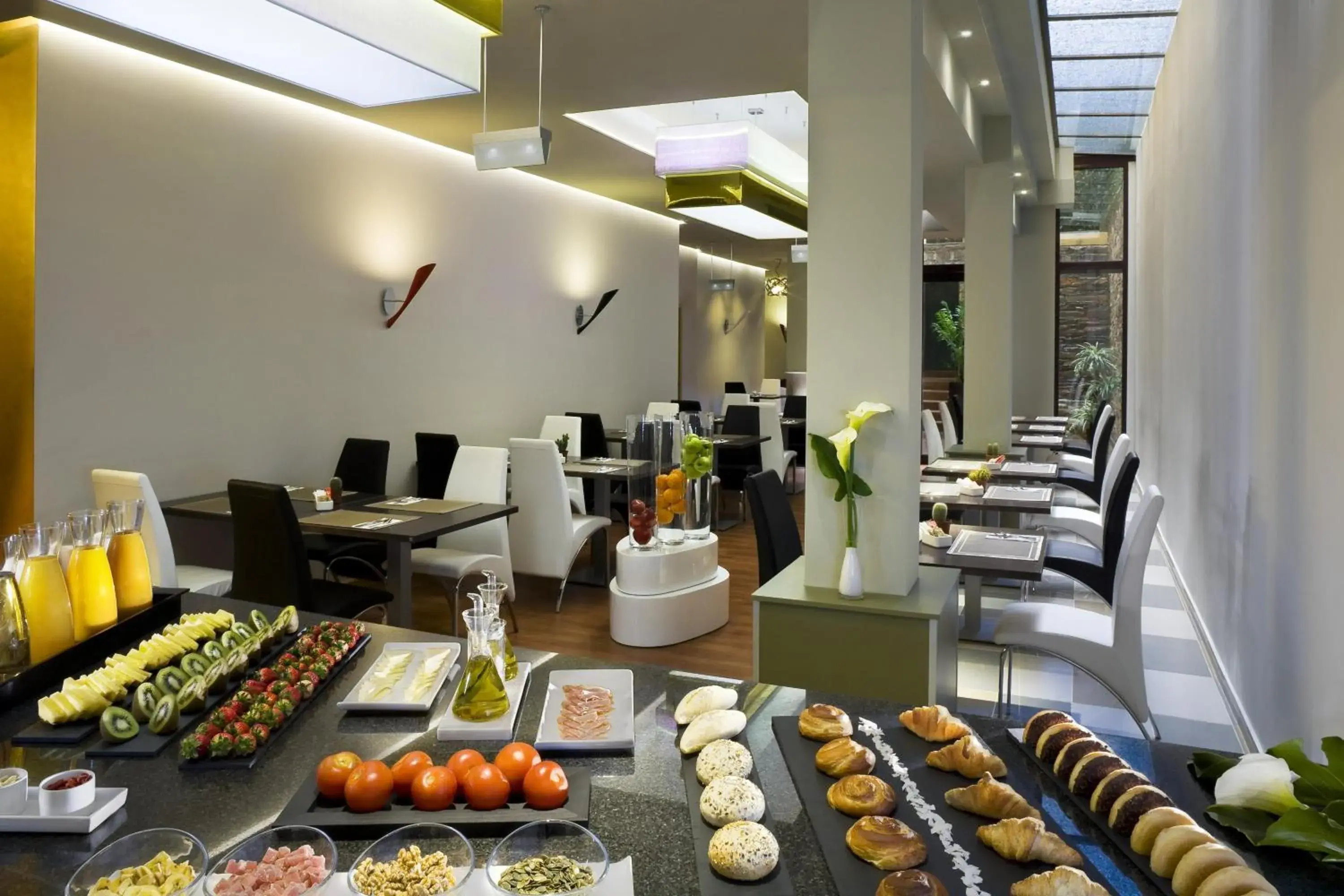 Restaurant/places to eat in NH Ourense Restaurant/places to eat in NH Ourense