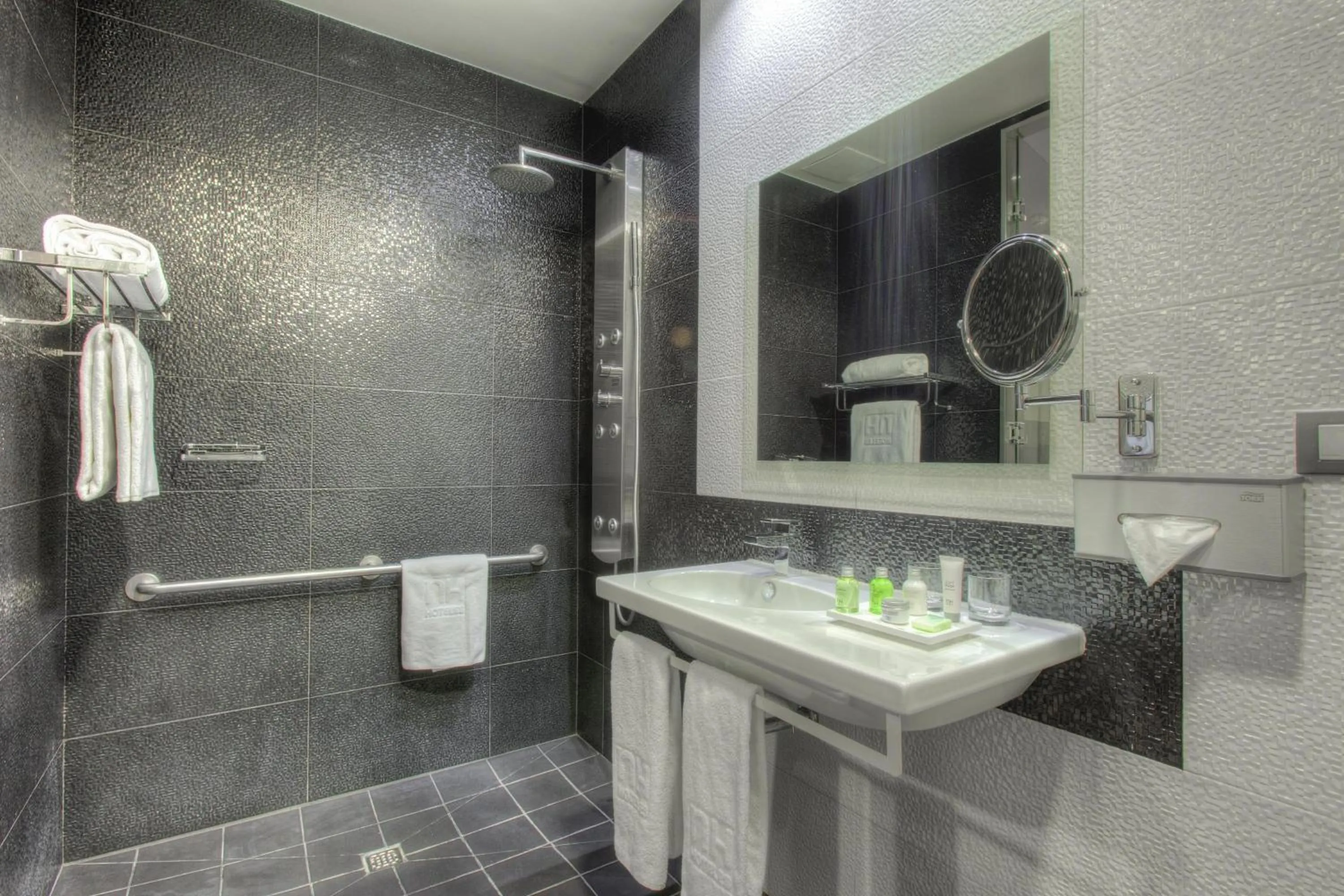 Bathroom in NH Ourense