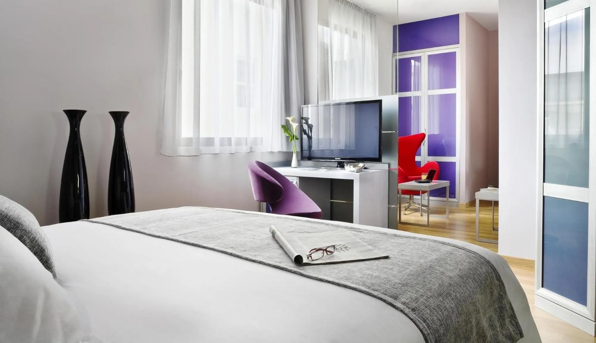 Bedroom, Bed in NH Ourense