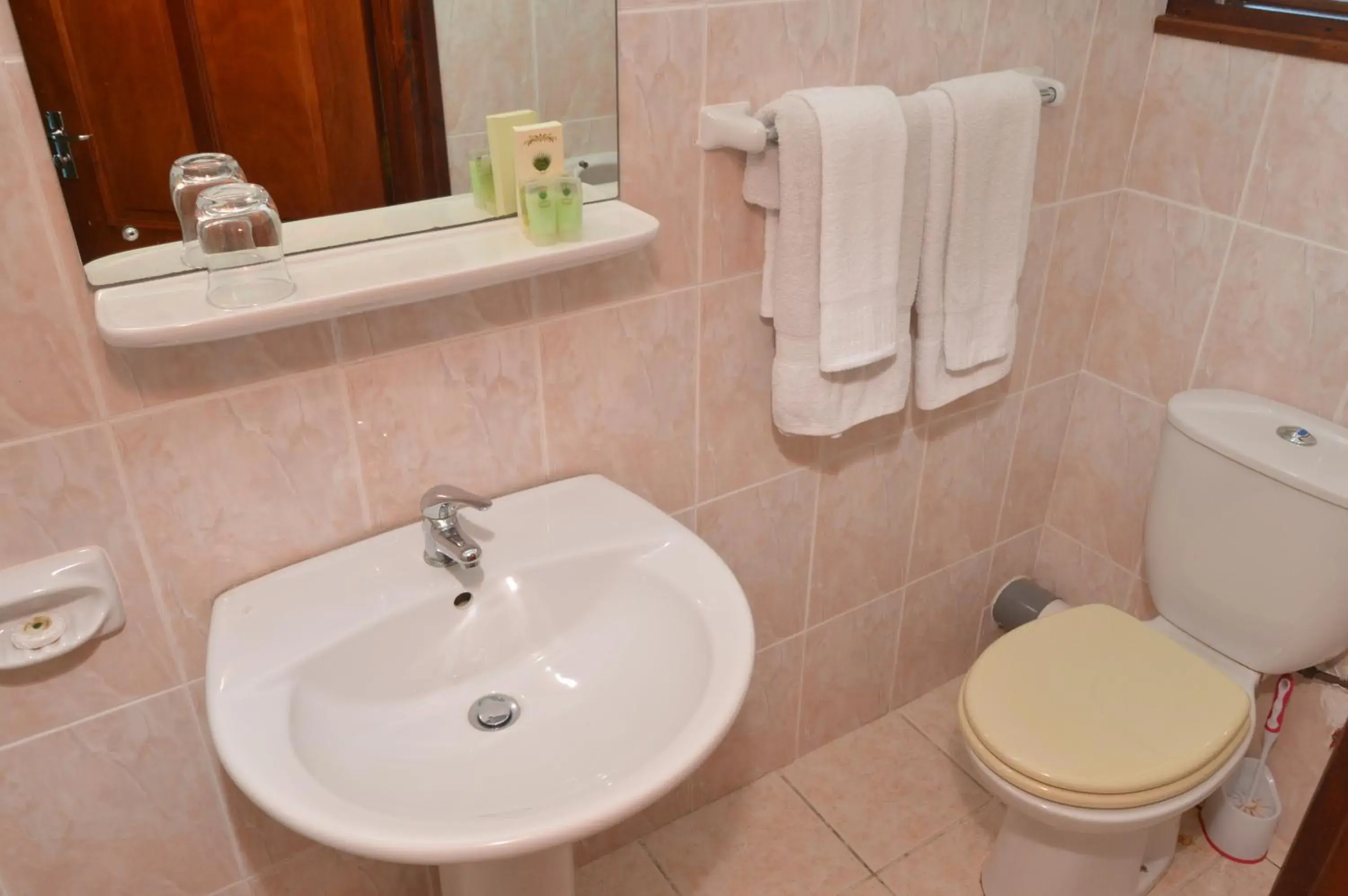 Bathroom in Coco D'or Hotel Seychelles Bathroom in Coco D'or Hotel Seychelles