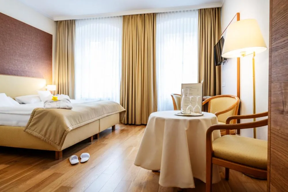 Communal lounge/ TV room, Bed in Heilbad Krumbad