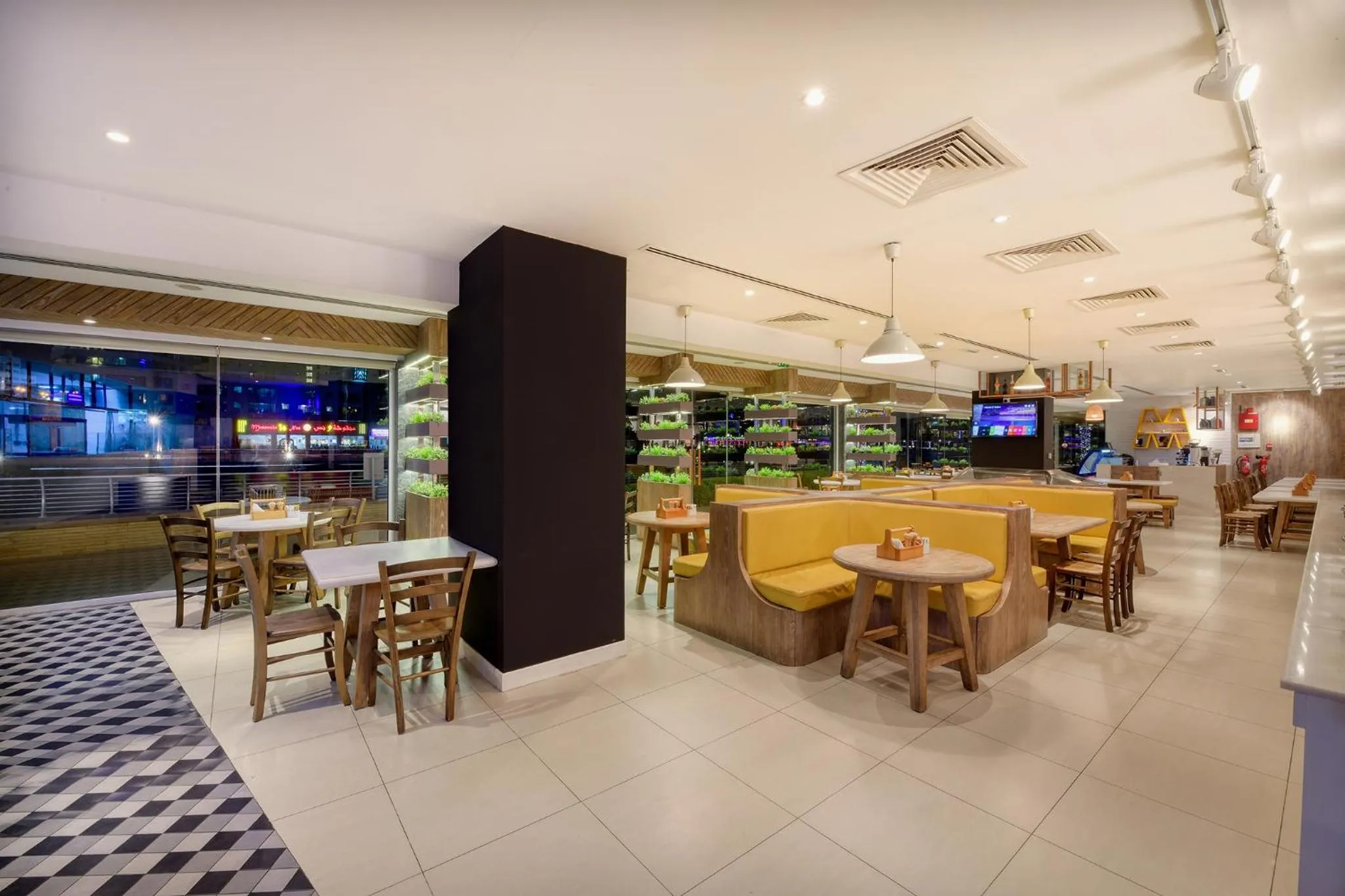 Restaurant/places to eat in Pearl Marina Hotel Apartments