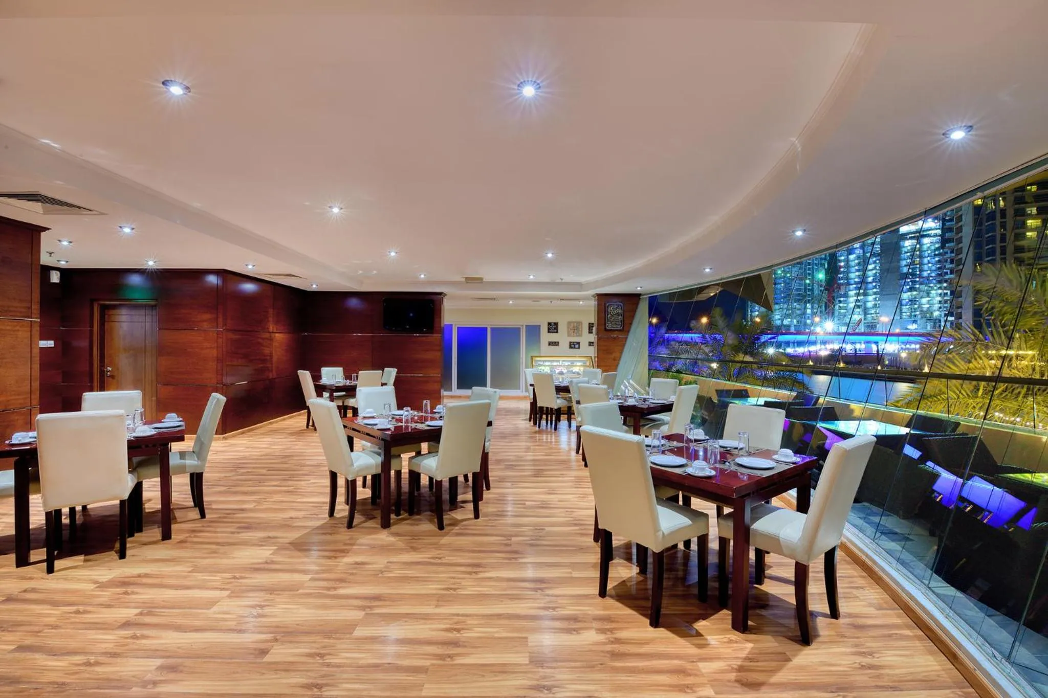 Restaurant/places to eat in Pearl Marina Hotel Apartments