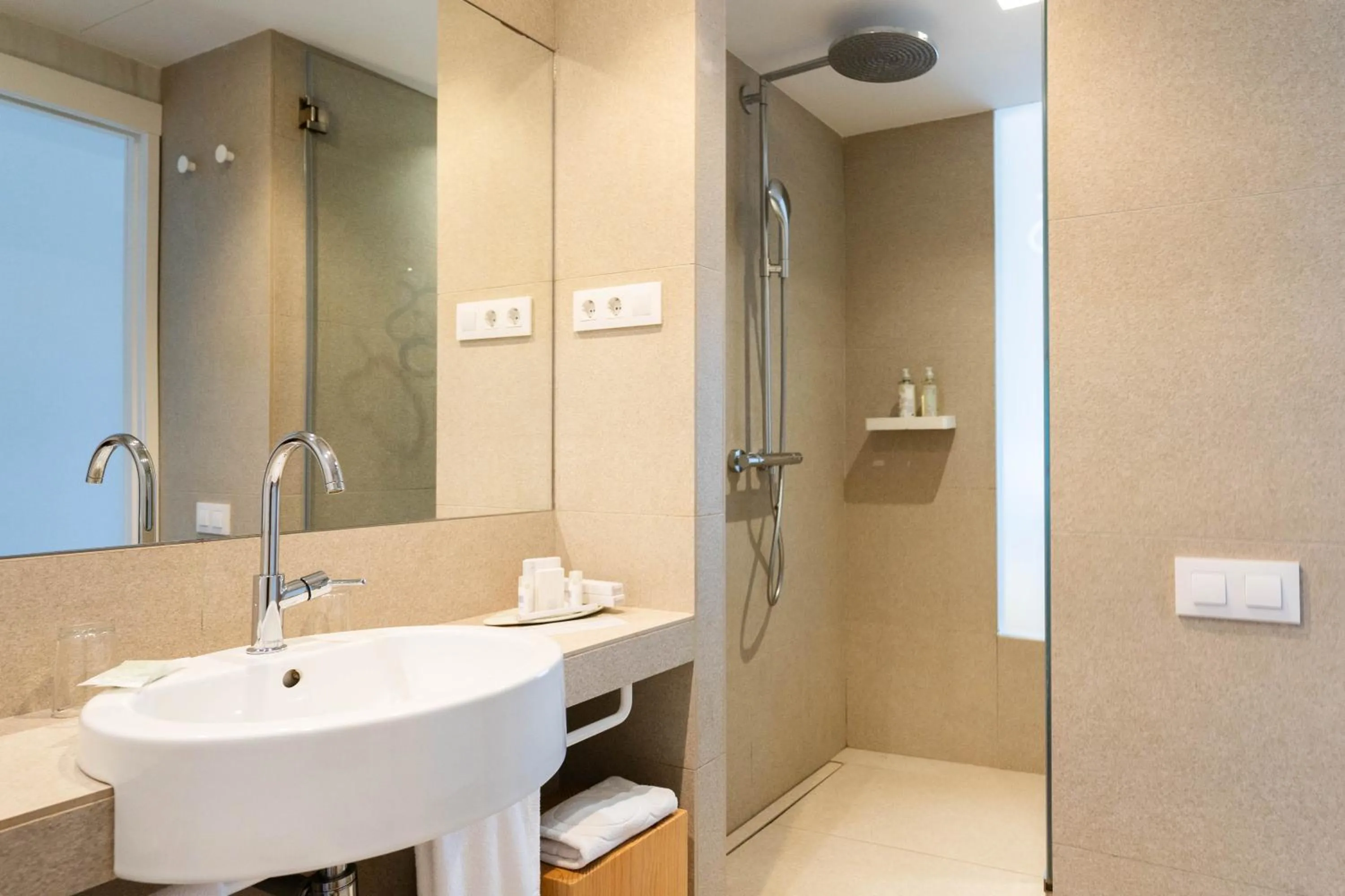 Shower in Hotel Cala Saona & Spa