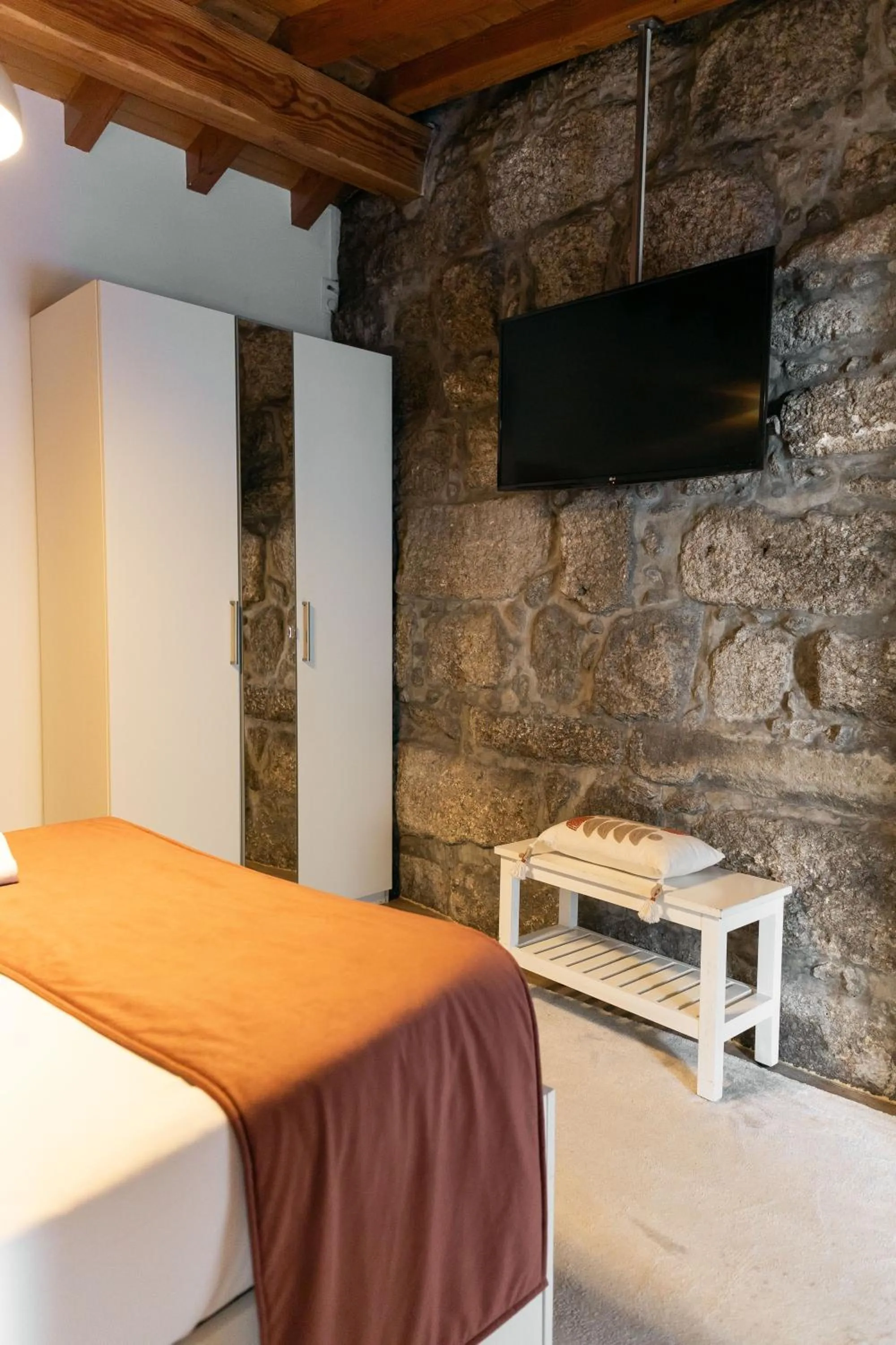 TV and multimedia, Bed in Bellu Suites