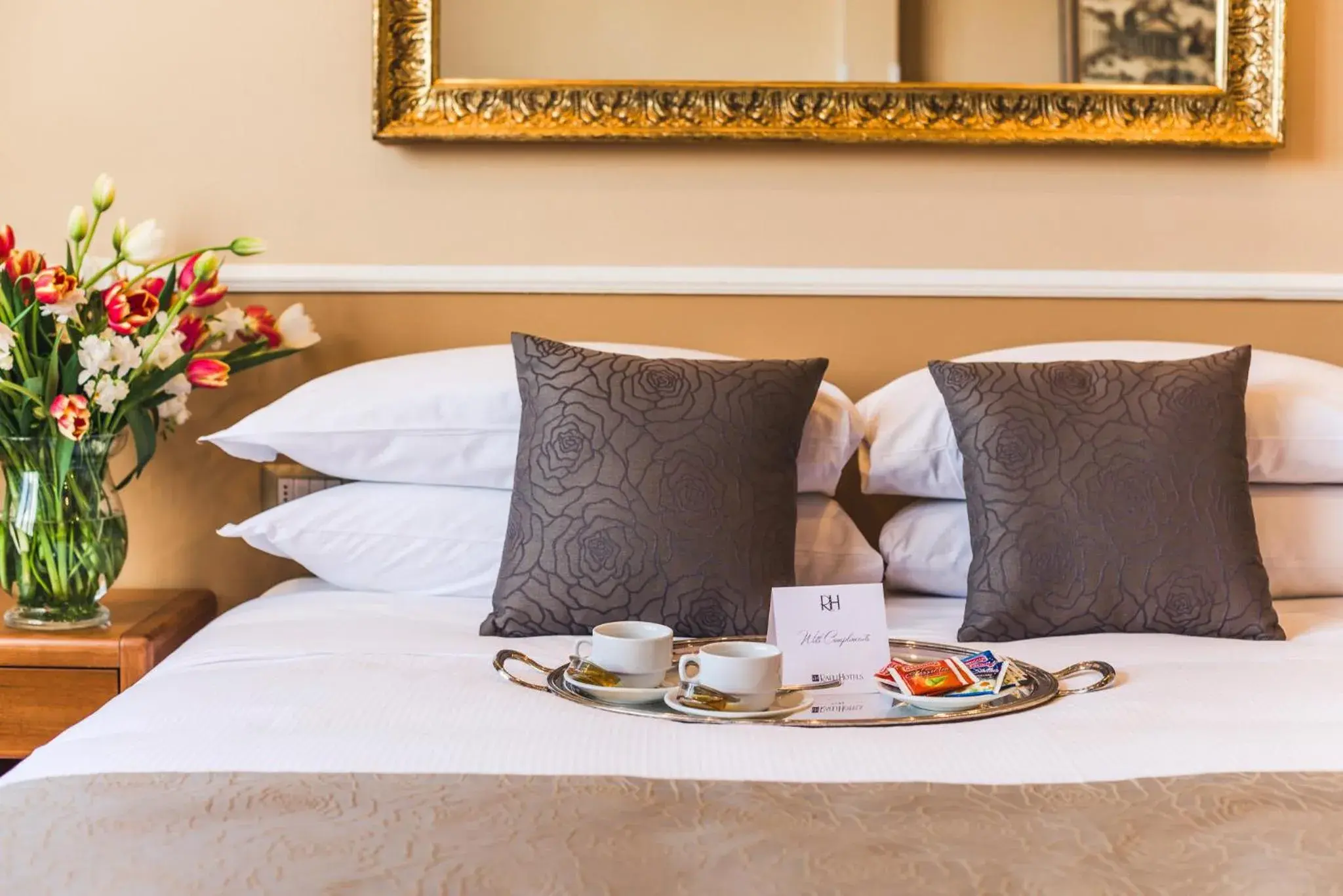 Bedroom, Bed in Raeli Hotel Lux Bedroom, Bed in Raeli Hotel Lux