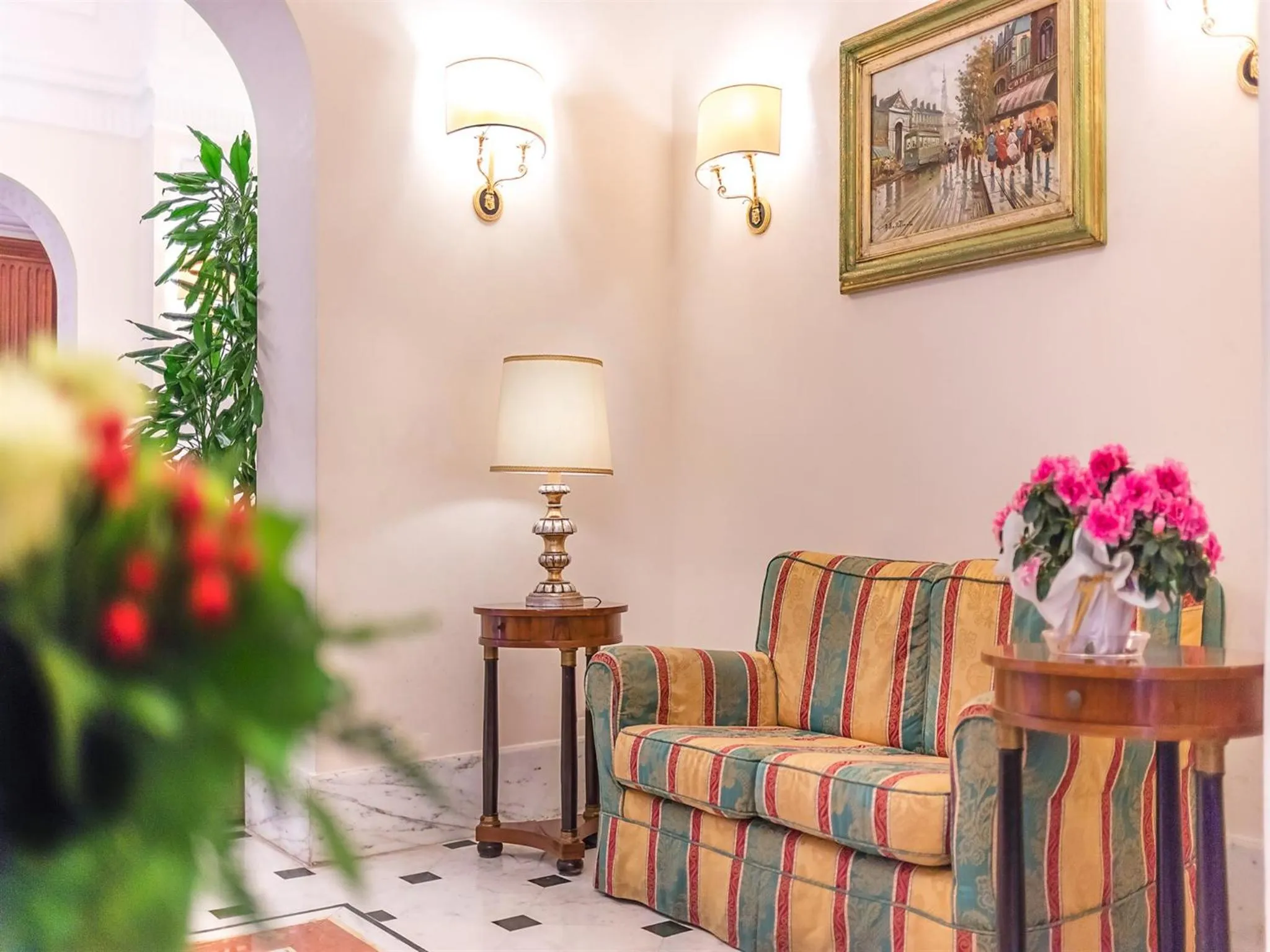 Lobby or reception in Raeli Hotel Lux