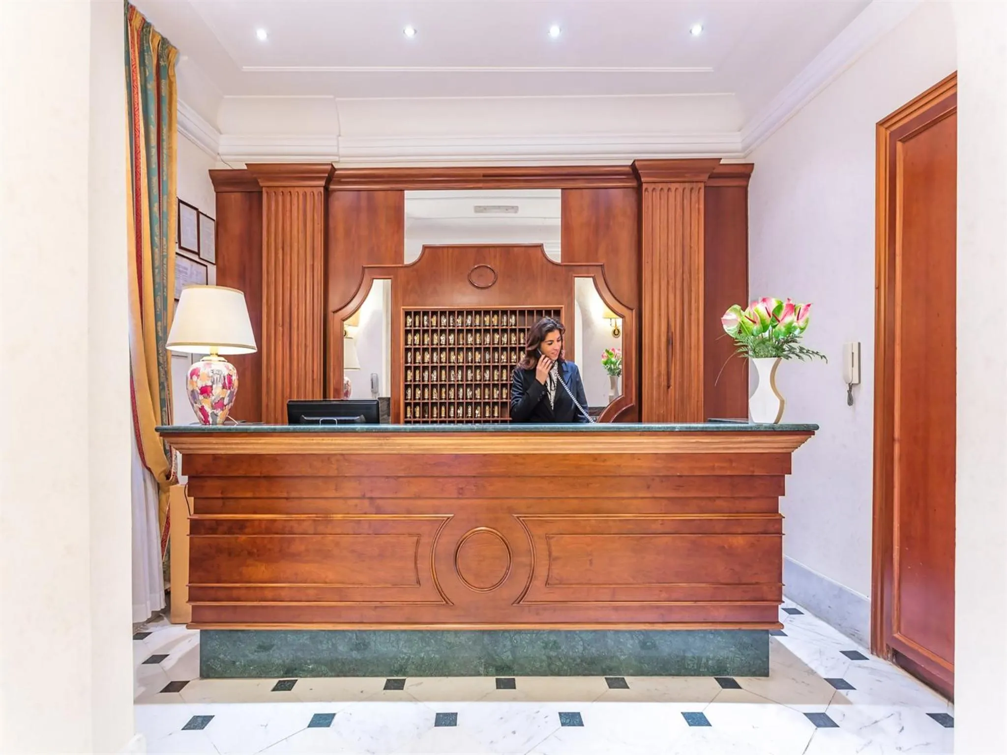 Lobby or reception in Raeli Hotel Lux