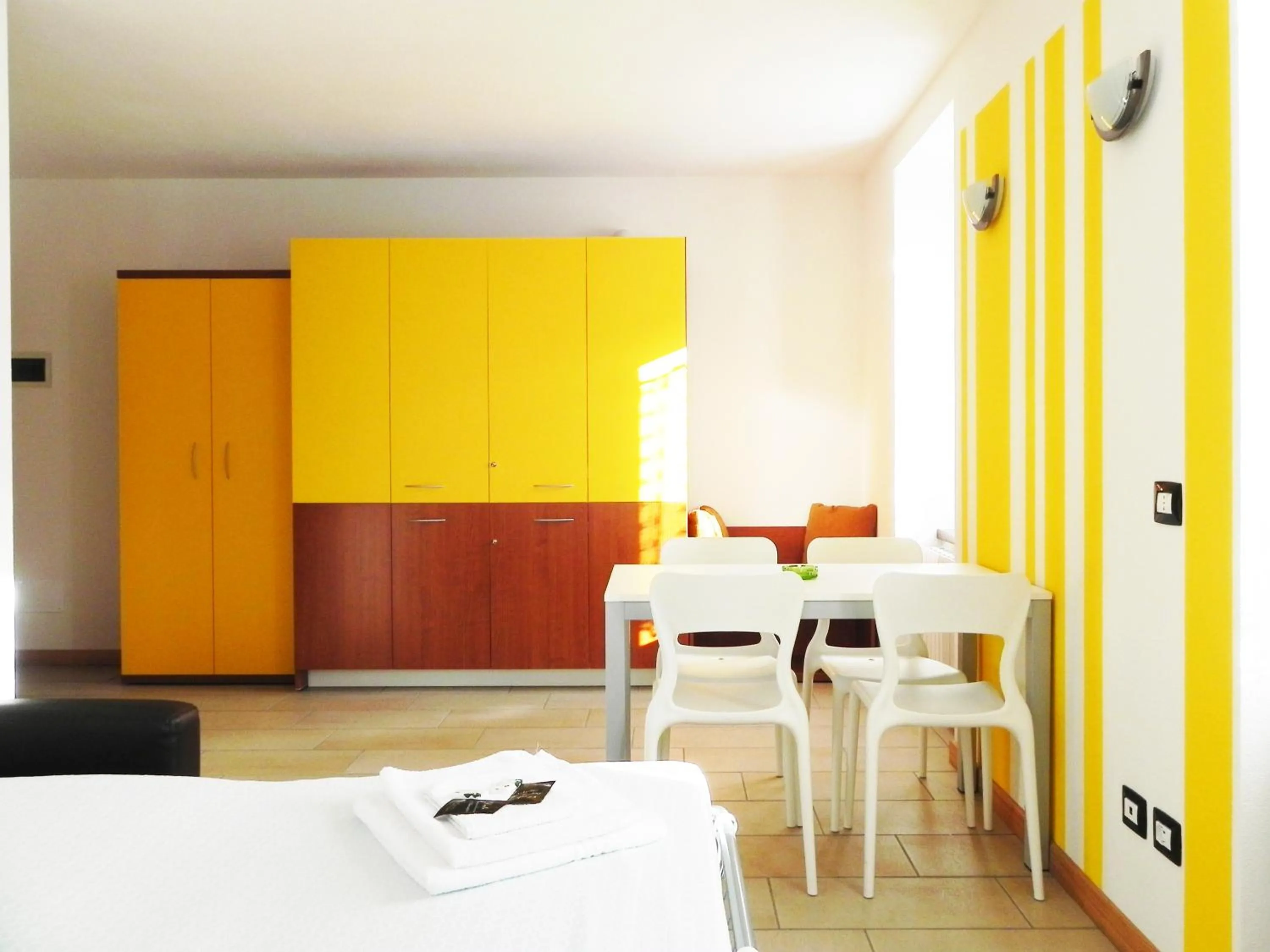 Photo of the whole room, Bed in Residence Acero Rosso