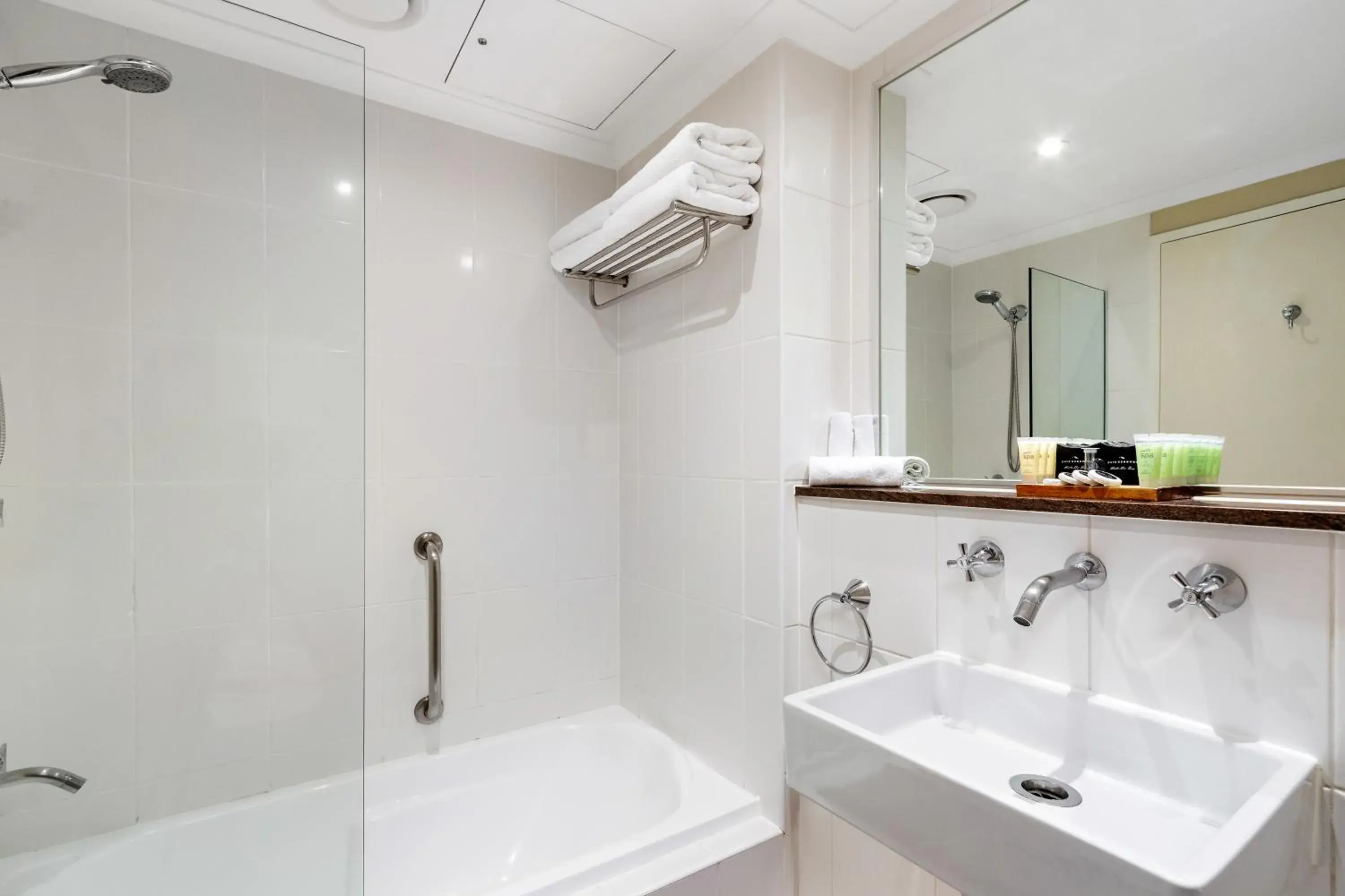 Bathroom in Batman's Hill on Collins Bathroom in Batman's Hill on Collins