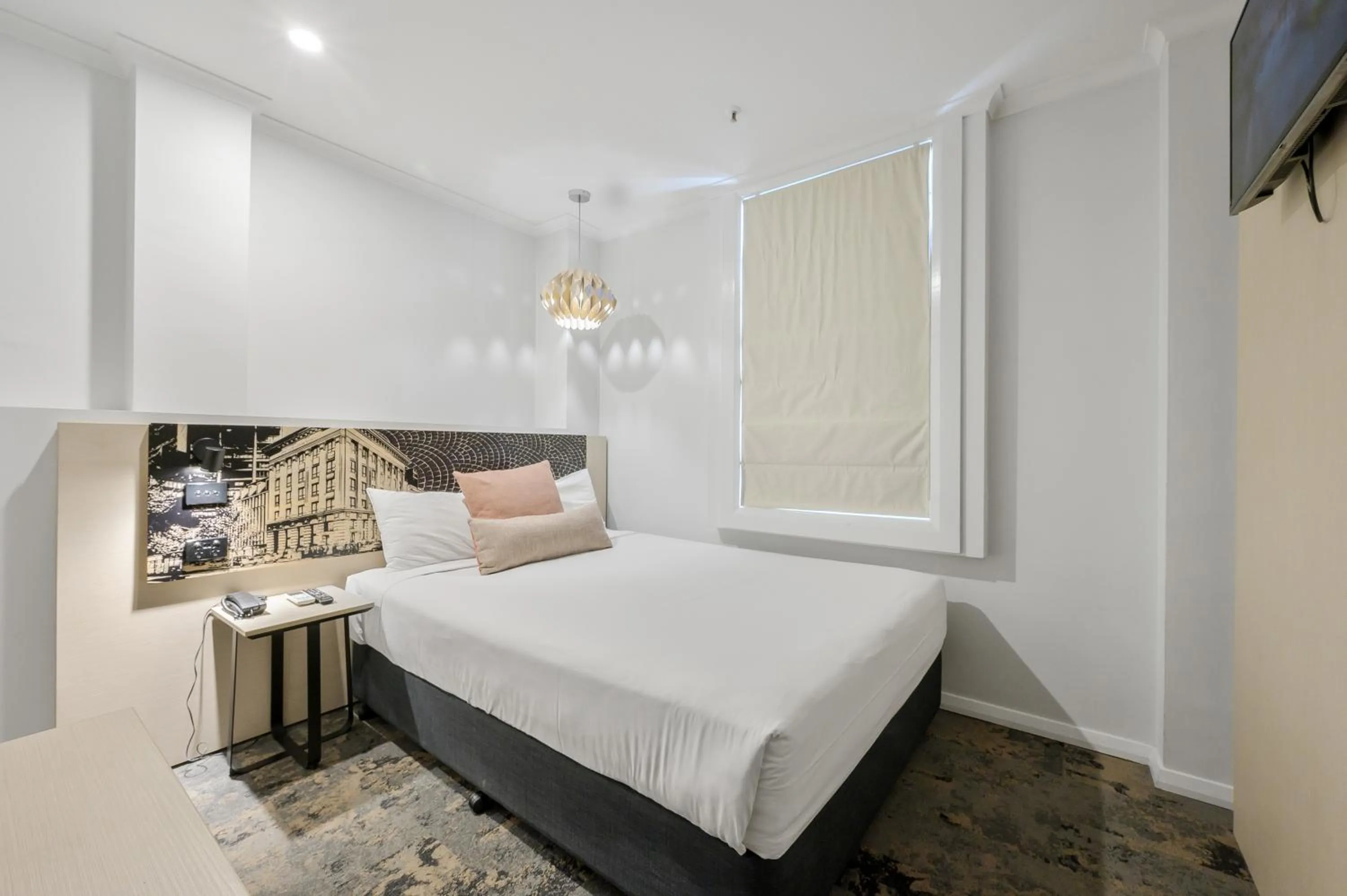 Bedroom, Bed in Batman's Hill on Collins