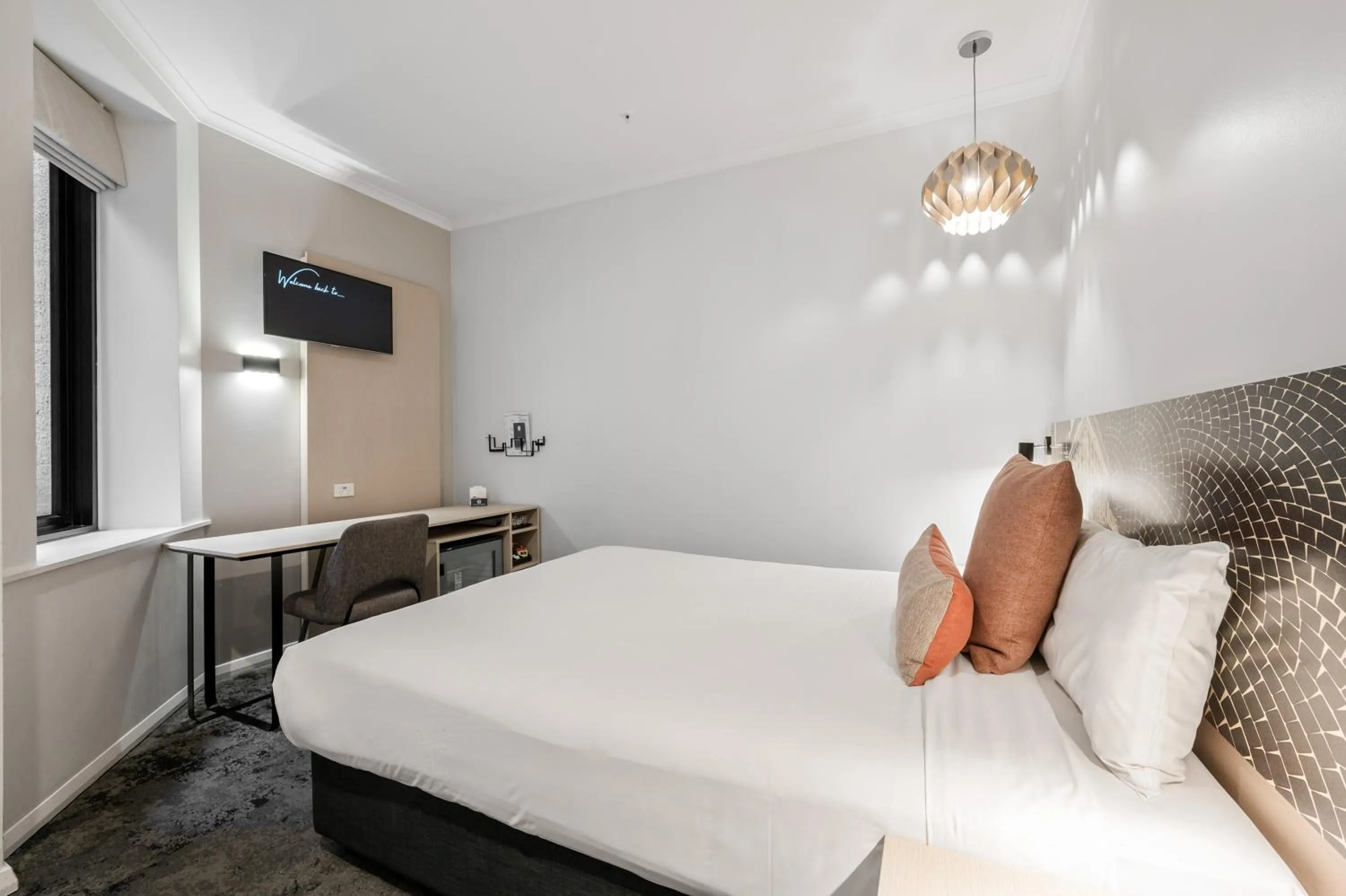 Bedroom, Bed in Batman's Hill on Collins