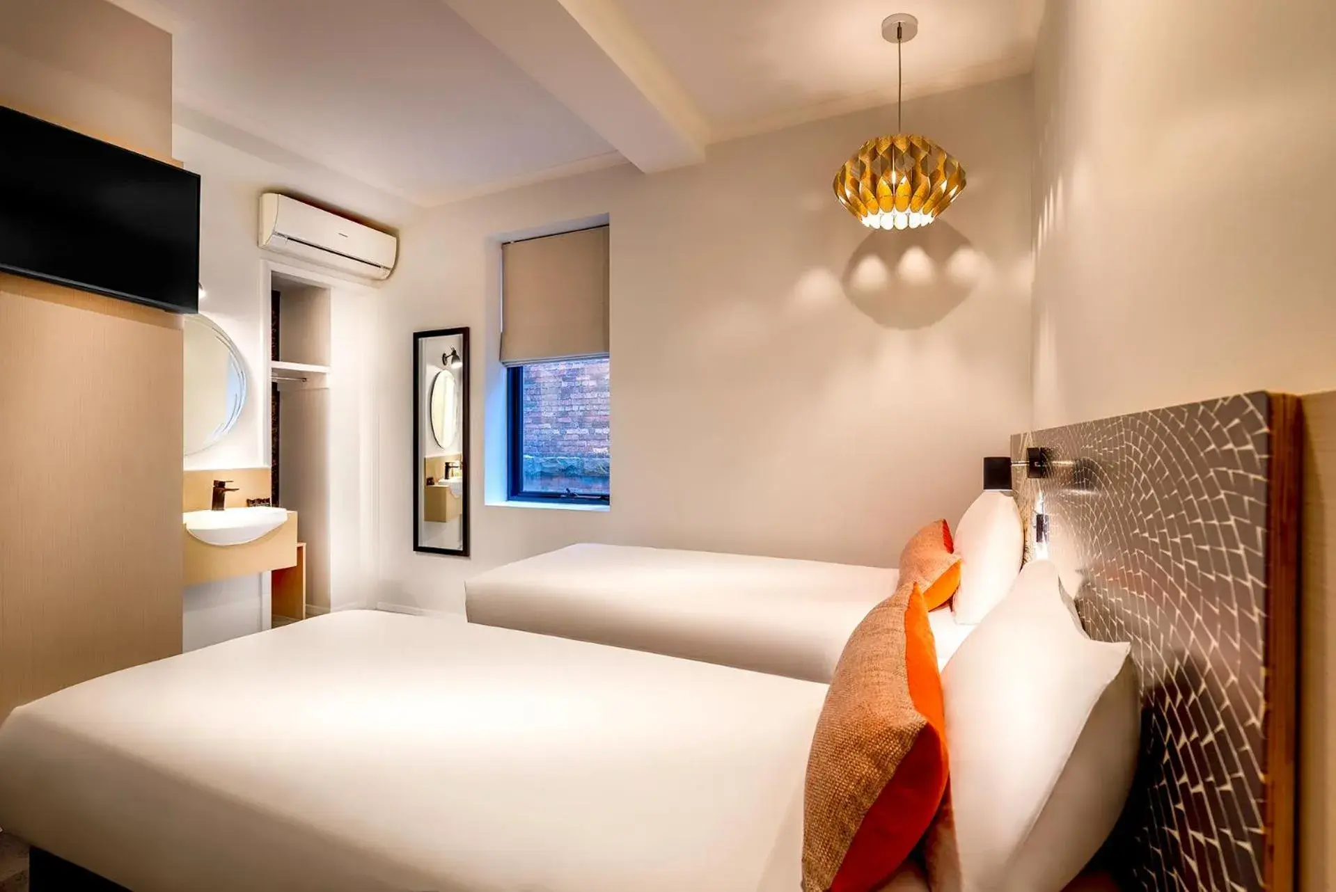 Bedroom, Bed in Batman's Hill on Collins Bedroom, Bed in Batman's Hill on Collins