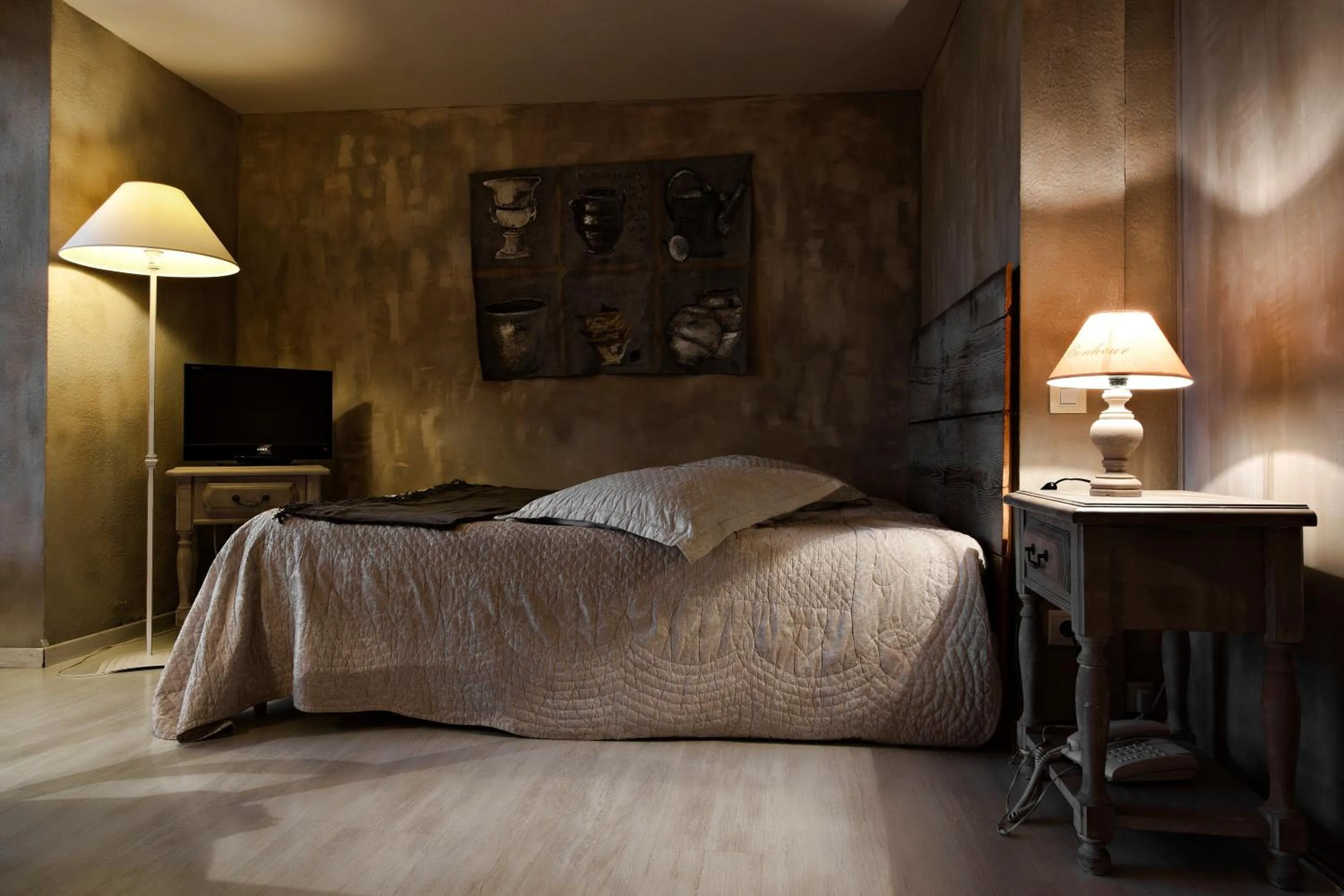 Double Room with garden access in Le Mas Du Pont Roman