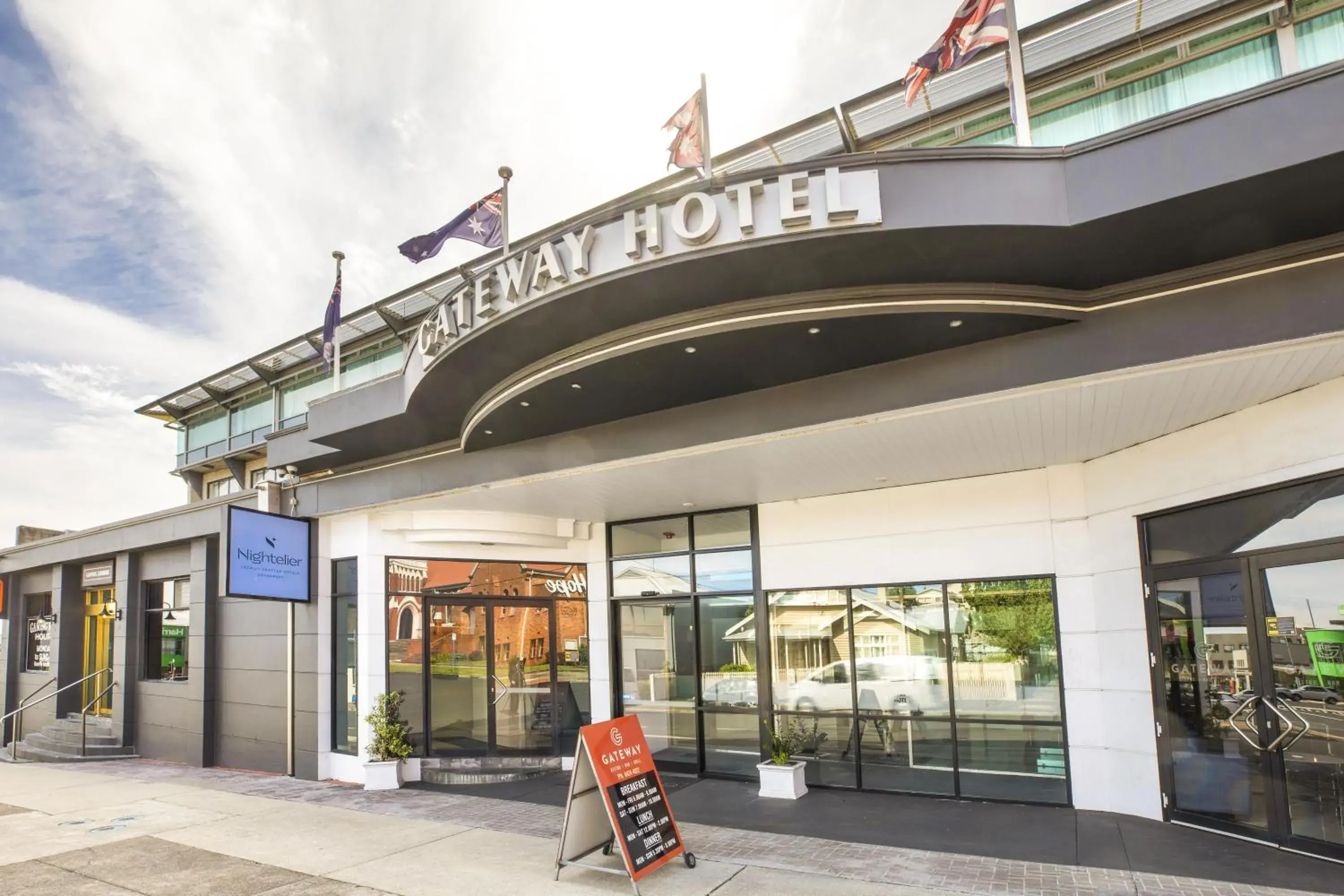 Property building in Nightelier Devonport Gateway Hotel Property building in Nightelier Devonport Gateway Hotel