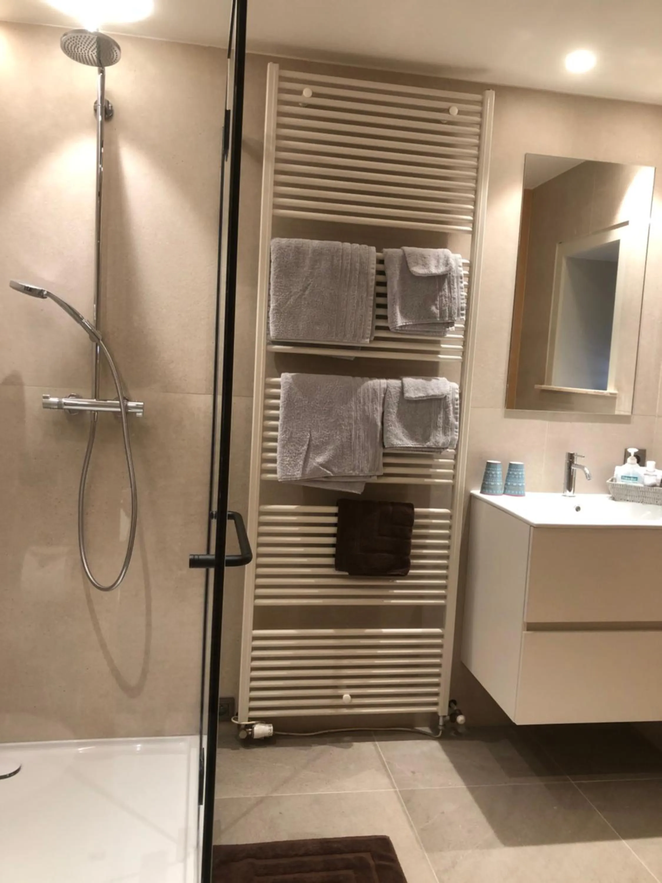 Bathroom in Hotel Duivels Paterke Harelbeeksestraat 29, 8500 Kortrijk