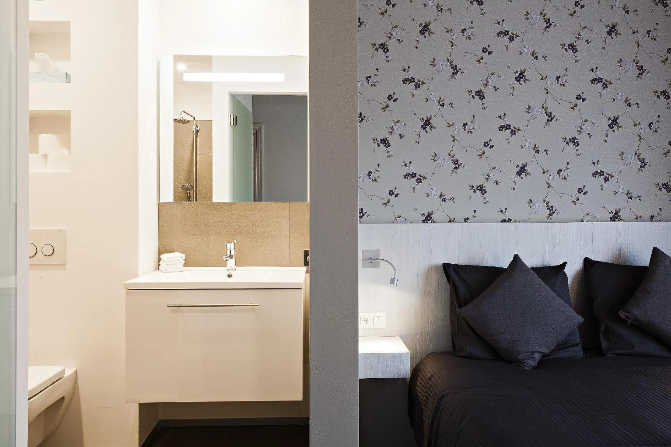 Decorative detail in Hotel Duivels Paterke Harelbeeksestraat 29, 8500 Kortrijk