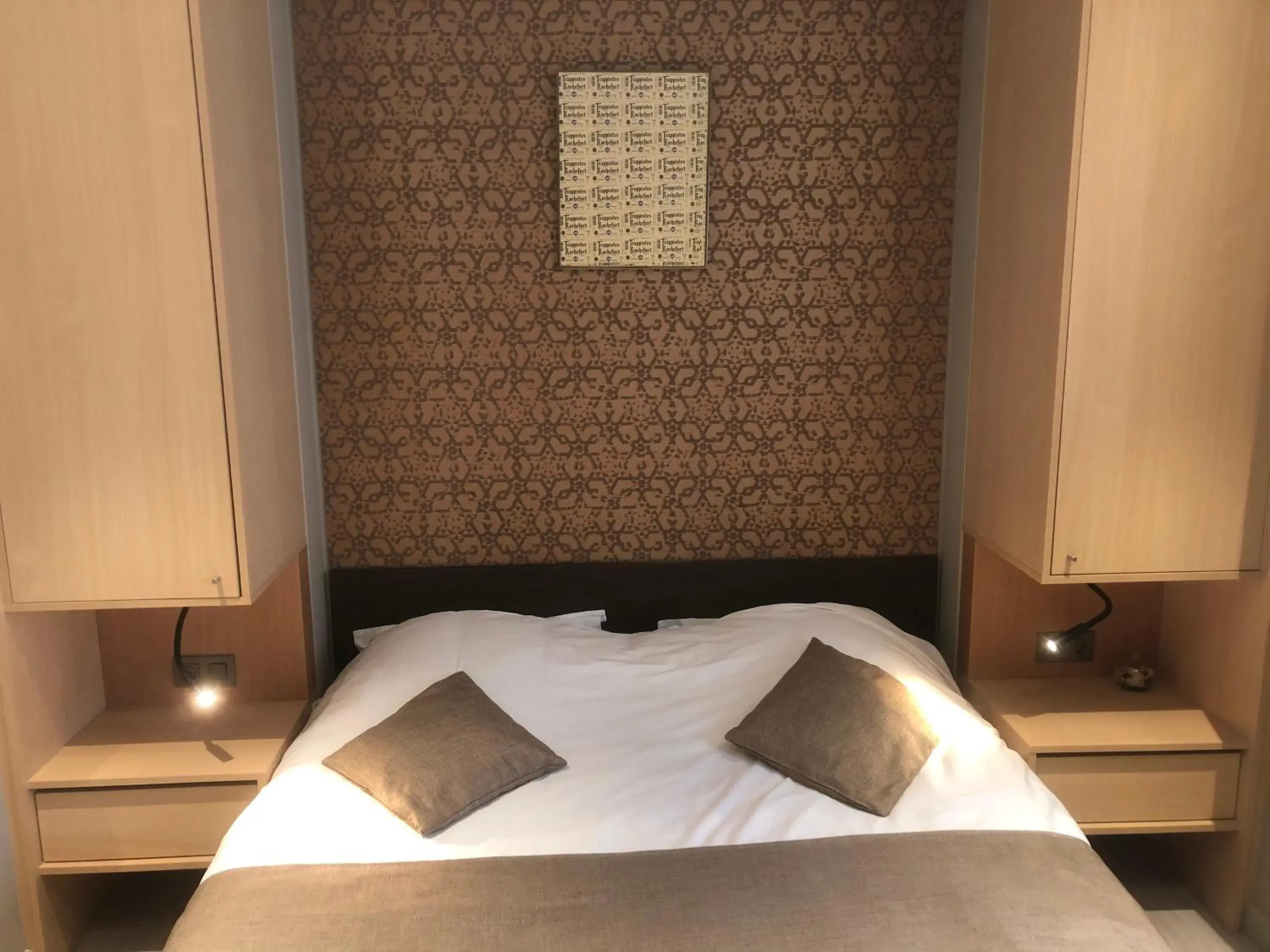 Deluxe Double Room in Hotel Duivels Paterke Harelbeeksestraat 29, 8500 Kortrijk Deluxe Double Room in Hotel Duivels Paterke Harelbeeksestraat 29, 8500 Kortrijk