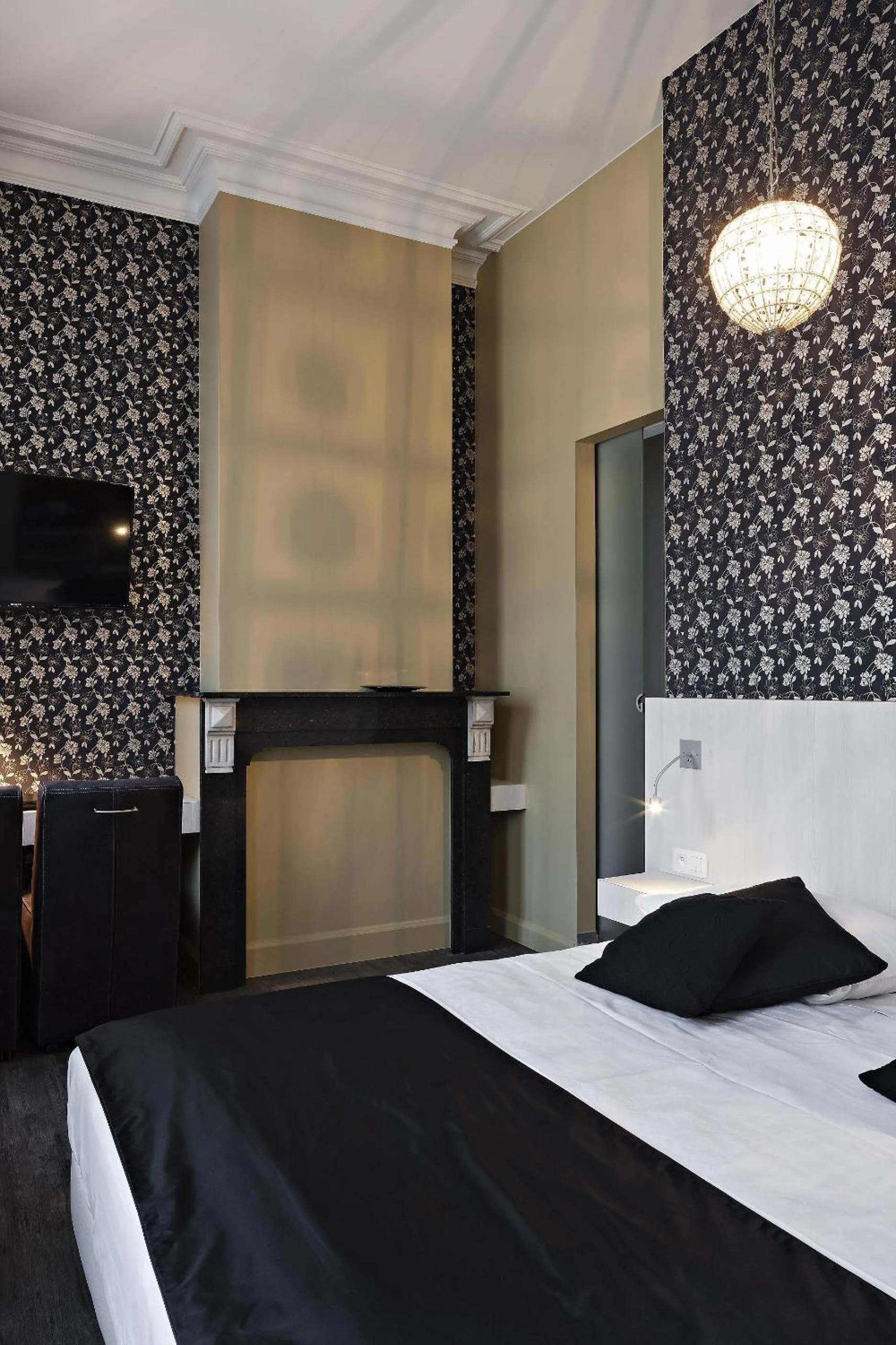 Decorative detail, Bed in Hotel Duivels Paterke Harelbeeksestraat 29, 8500 Kortrijk