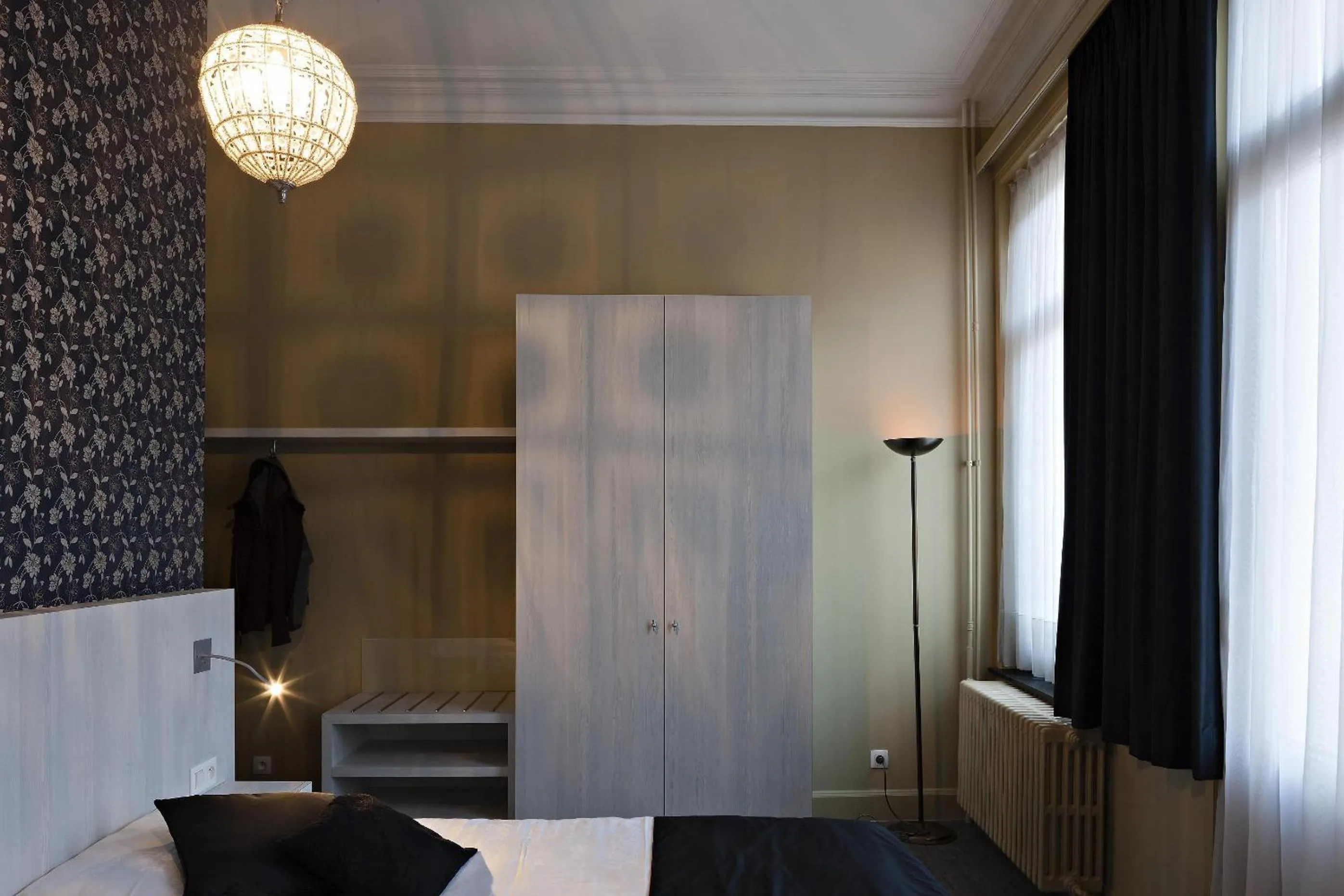 Decorative detail, Bed in Hotel Duivels Paterke Harelbeeksestraat 29, 8500 Kortrijk