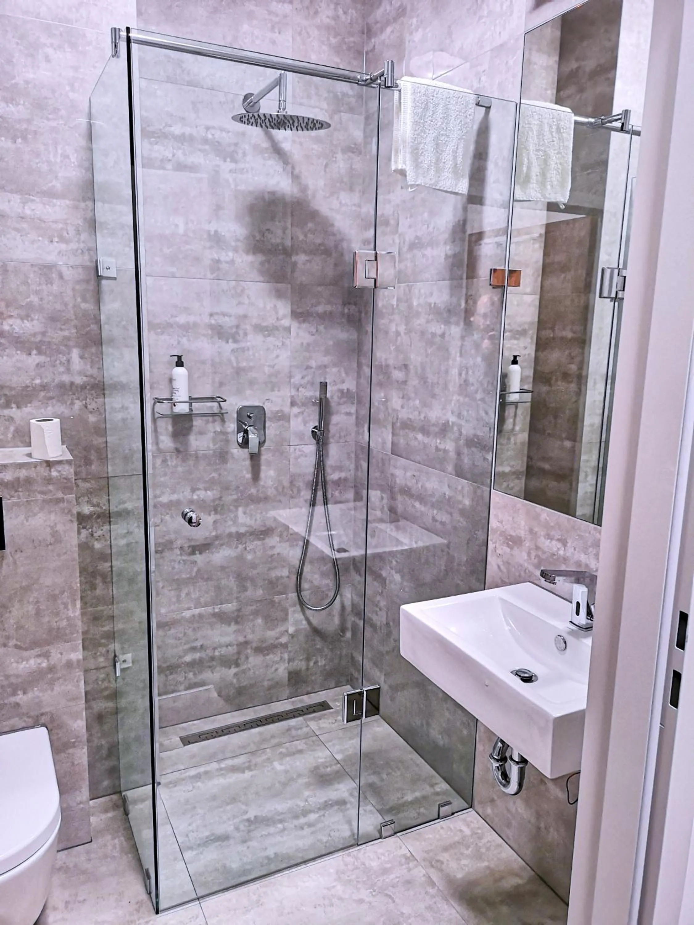 Bathroom in Hotel Węgierki