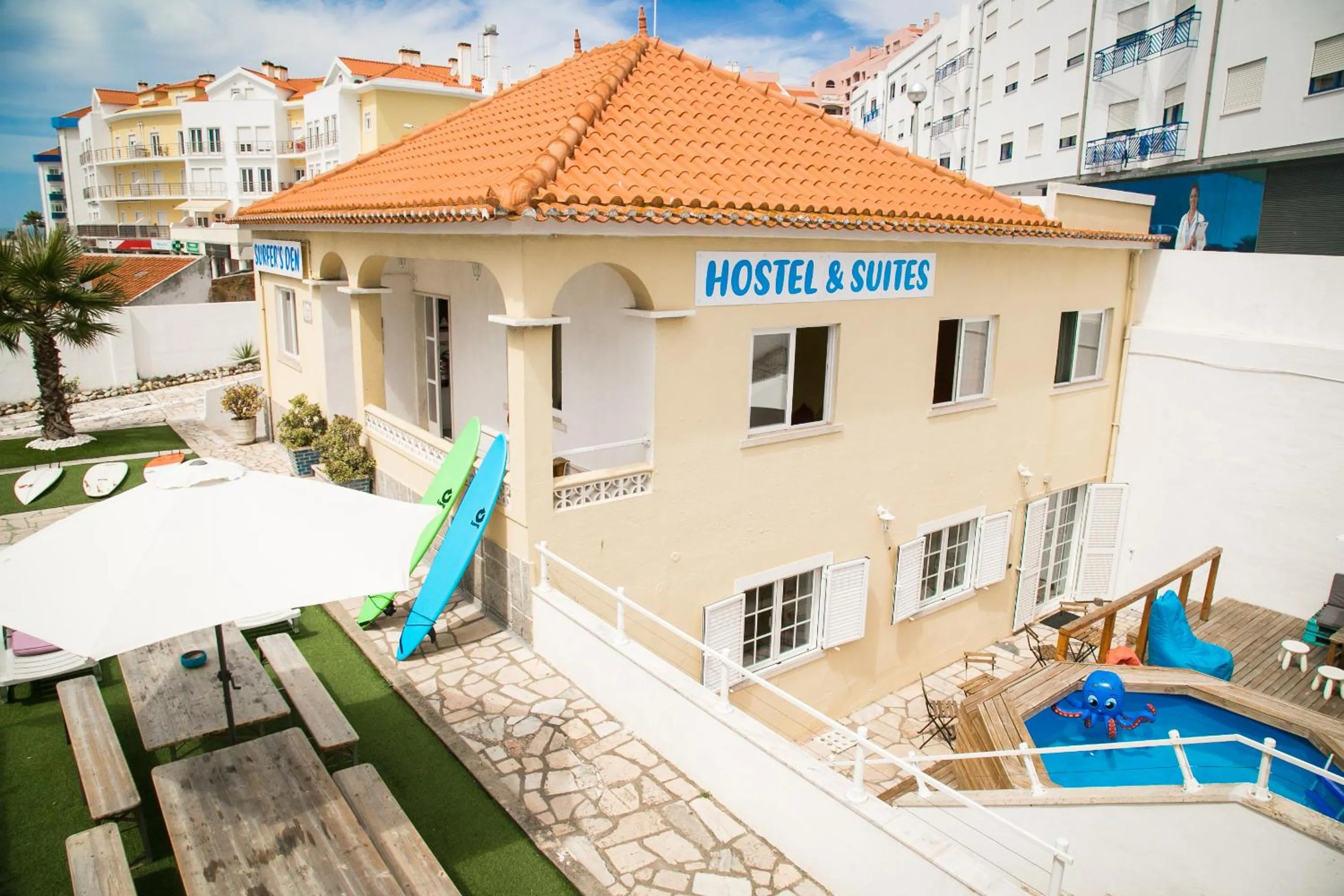 Facade/entrance in Surfer's Den Ericeira