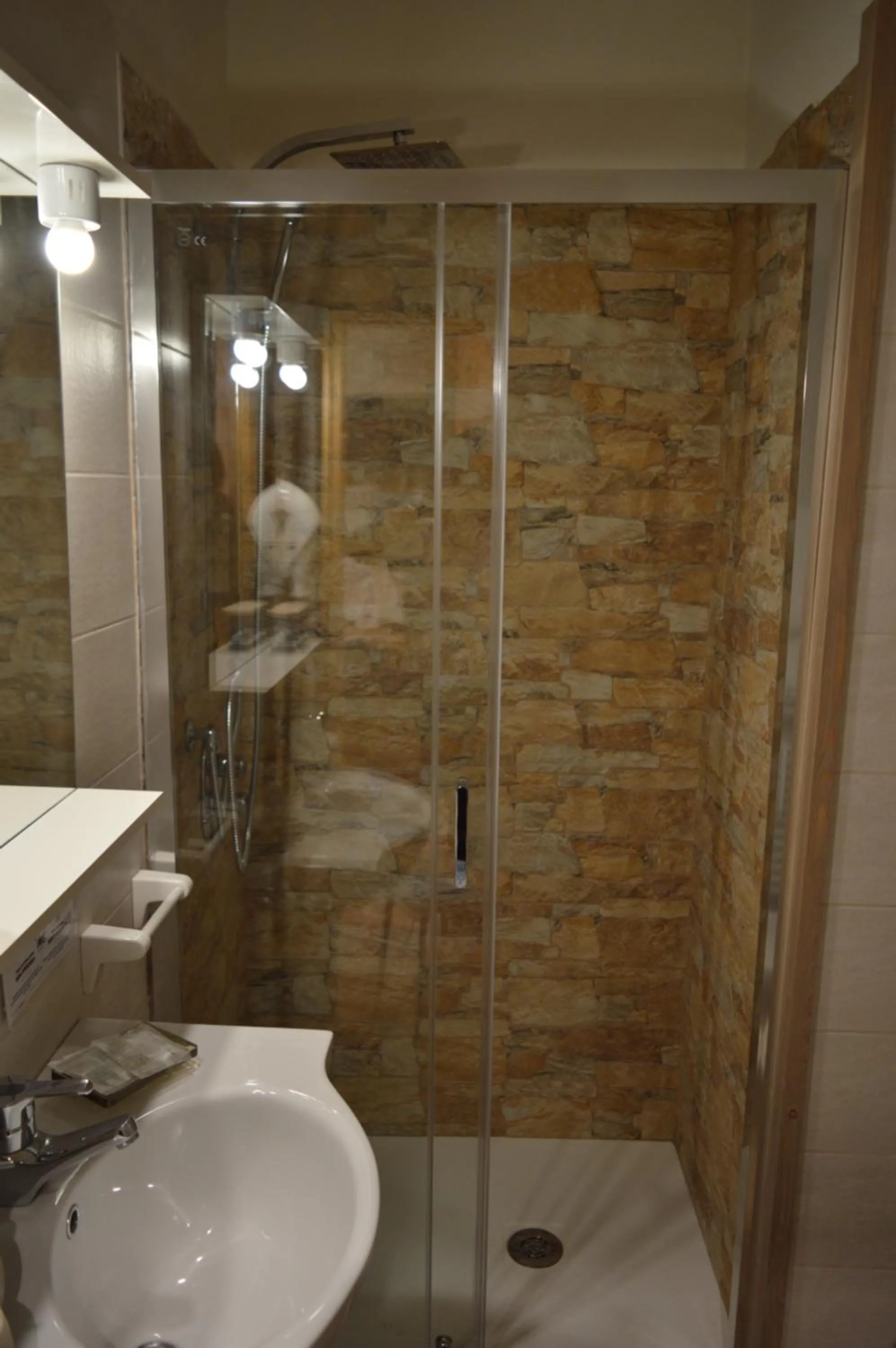 Shower in Hotel Wanda