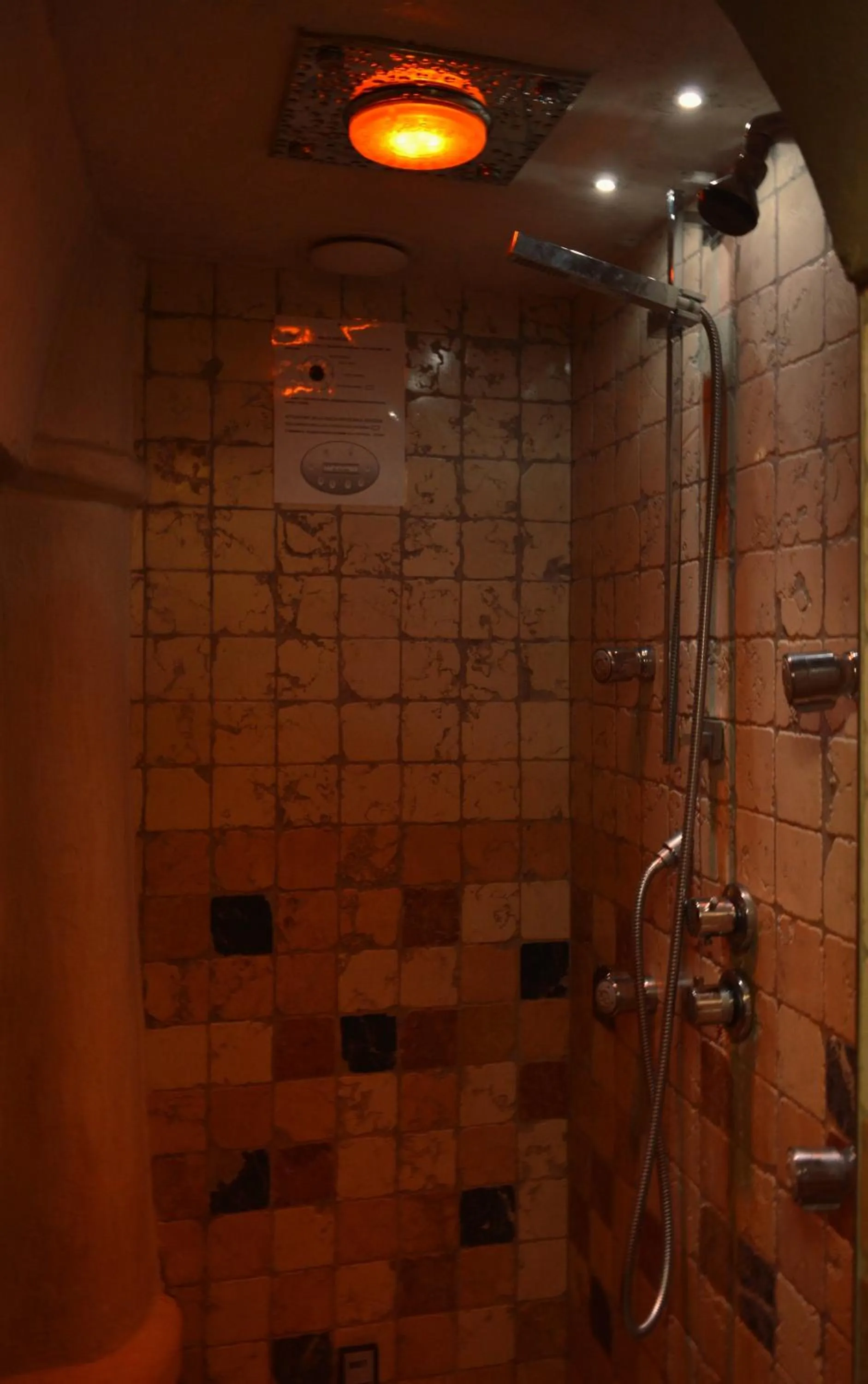 Shower in Hotel Wanda