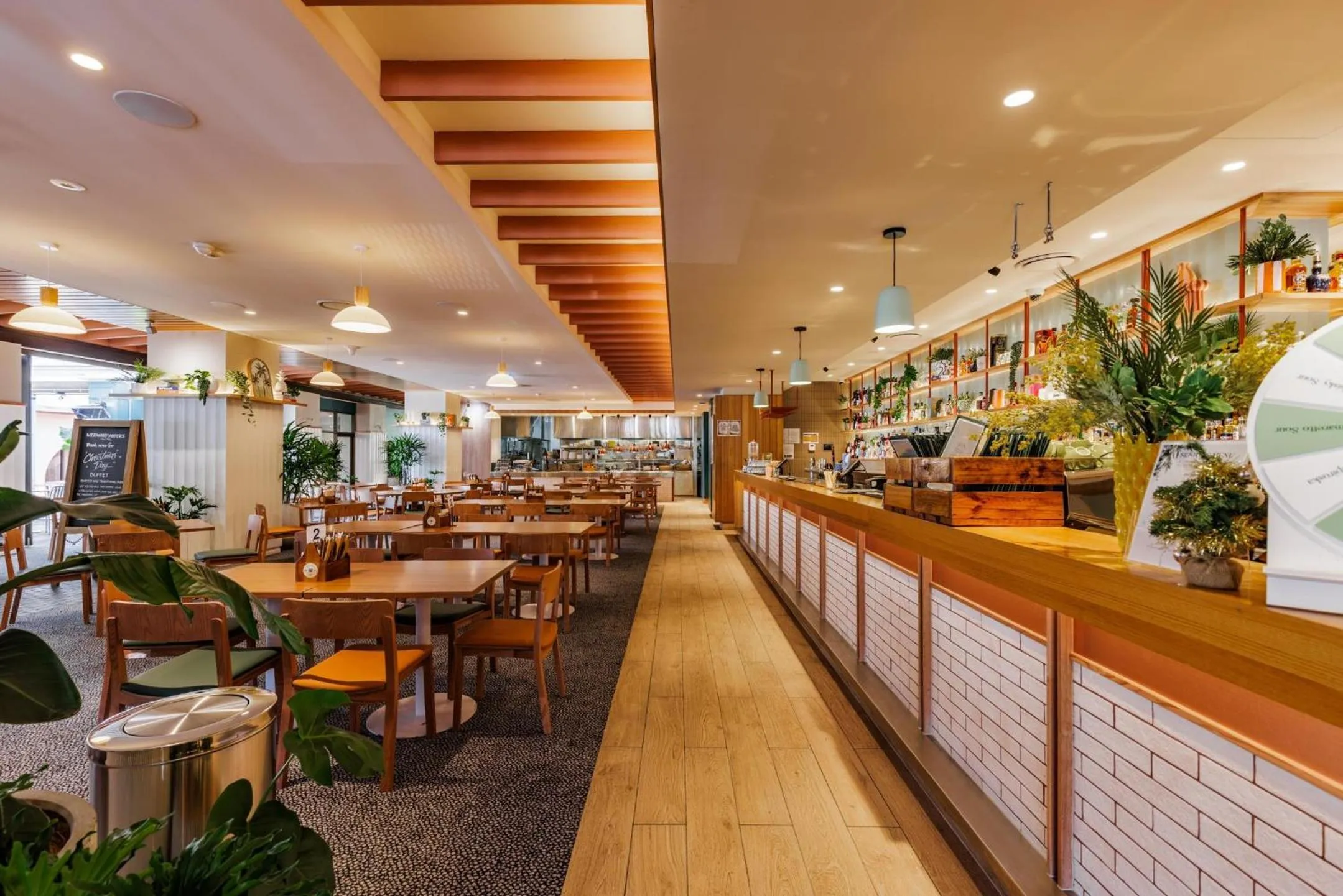 Restaurant/places to eat in Nightelier Mermaid Waters