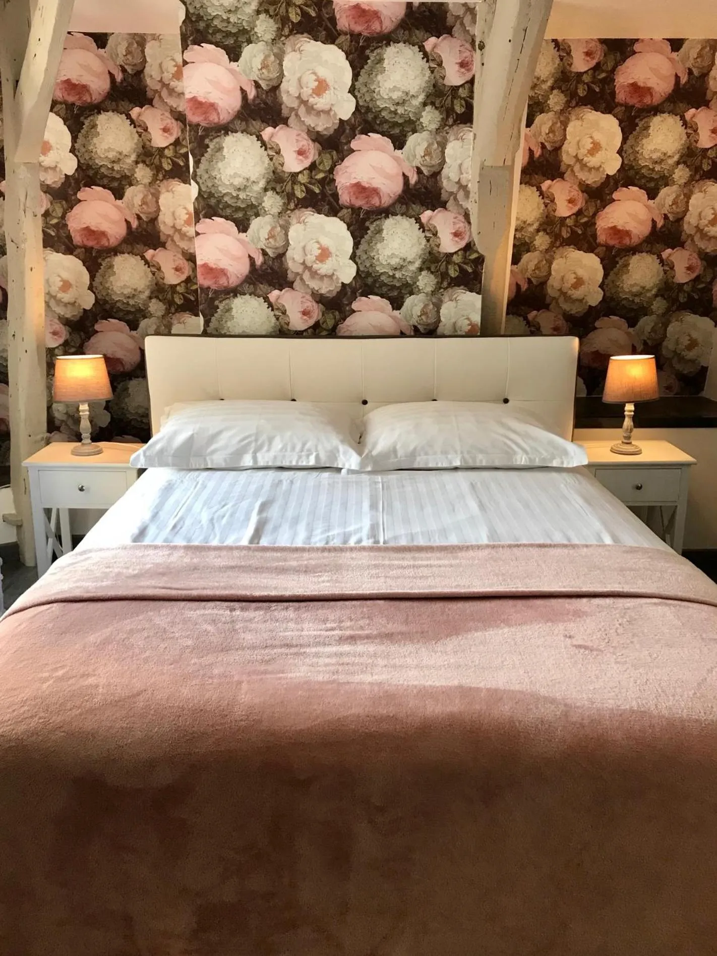 Bed in Les Chambres d'Hotes chez Alisa et Daniel