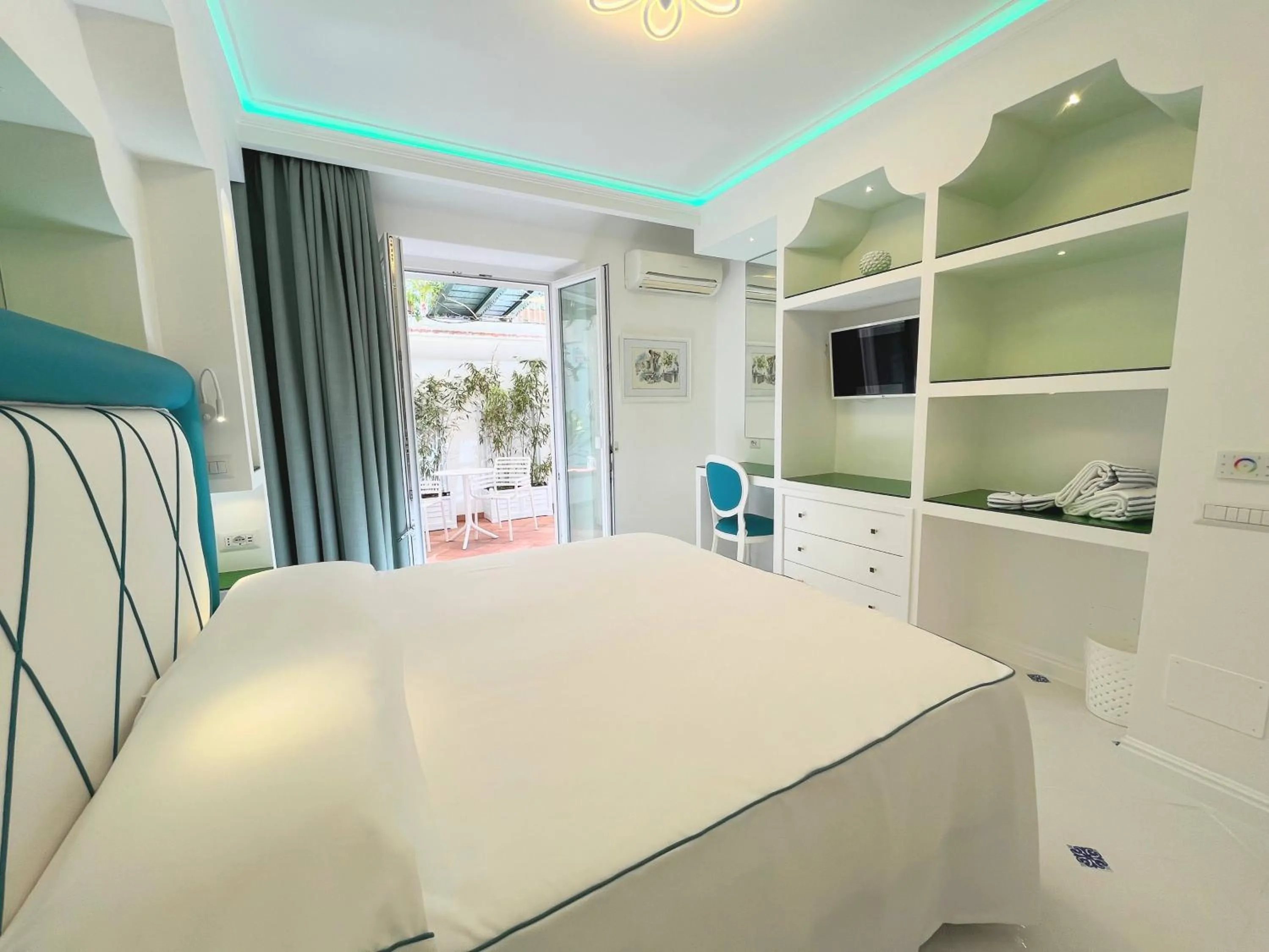 Bedroom, Bed in Villa Fiorentino