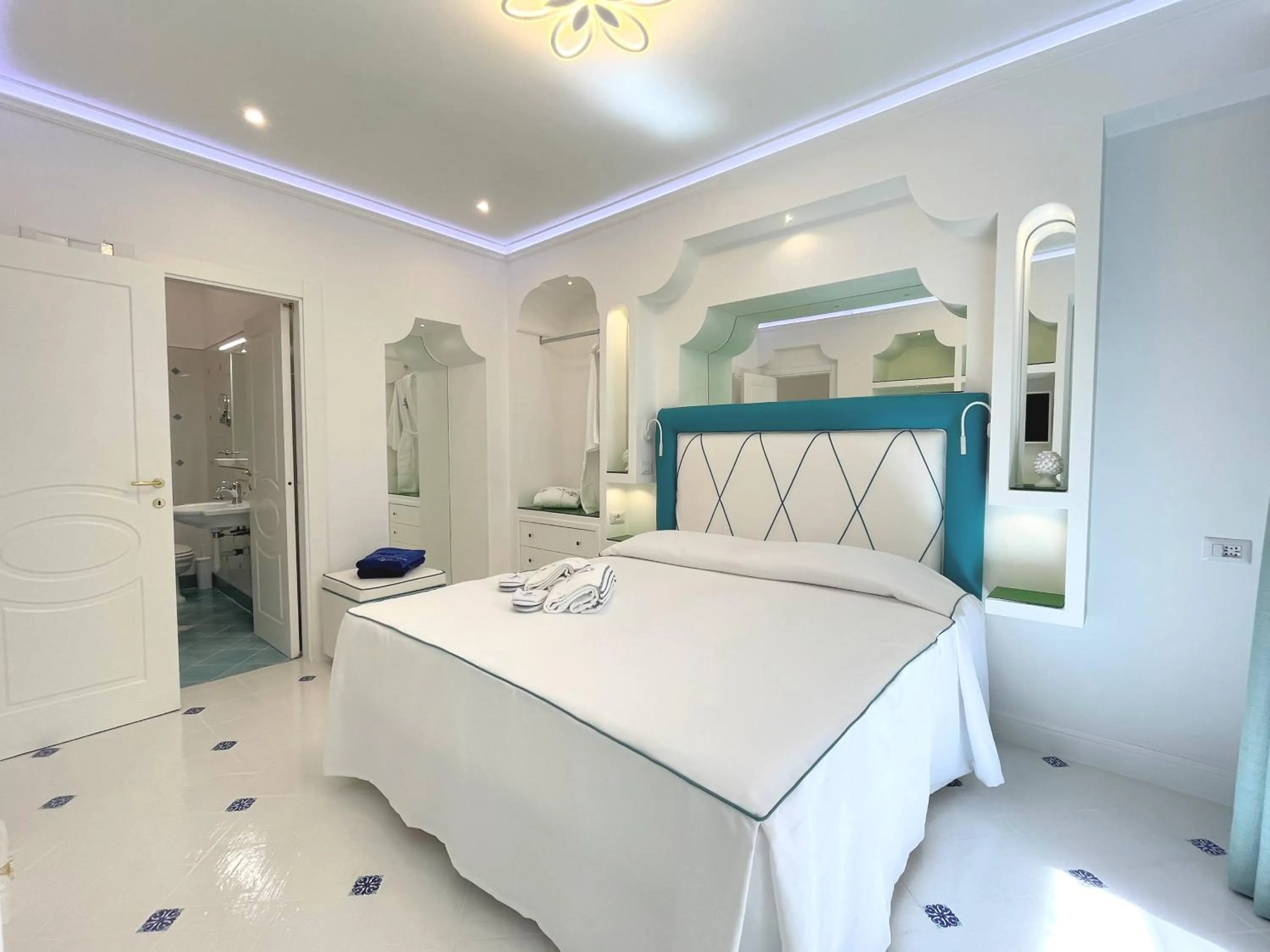 Bedroom, Bed in Villa Fiorentino