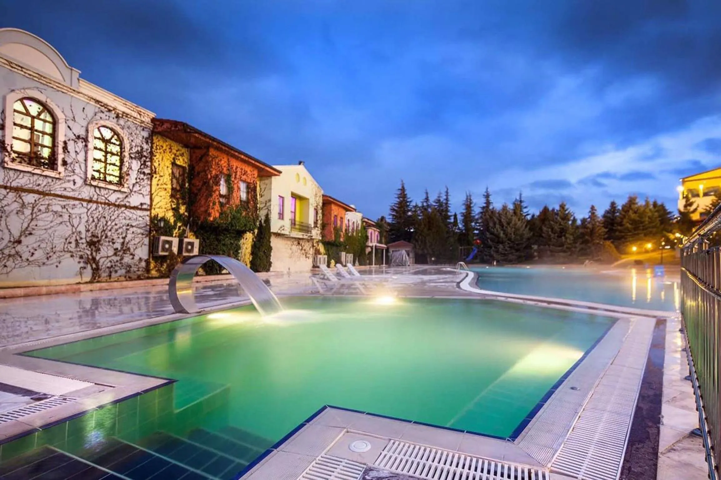 Swimming pool in Ikbal Thermal Hotel & Spa Afyon