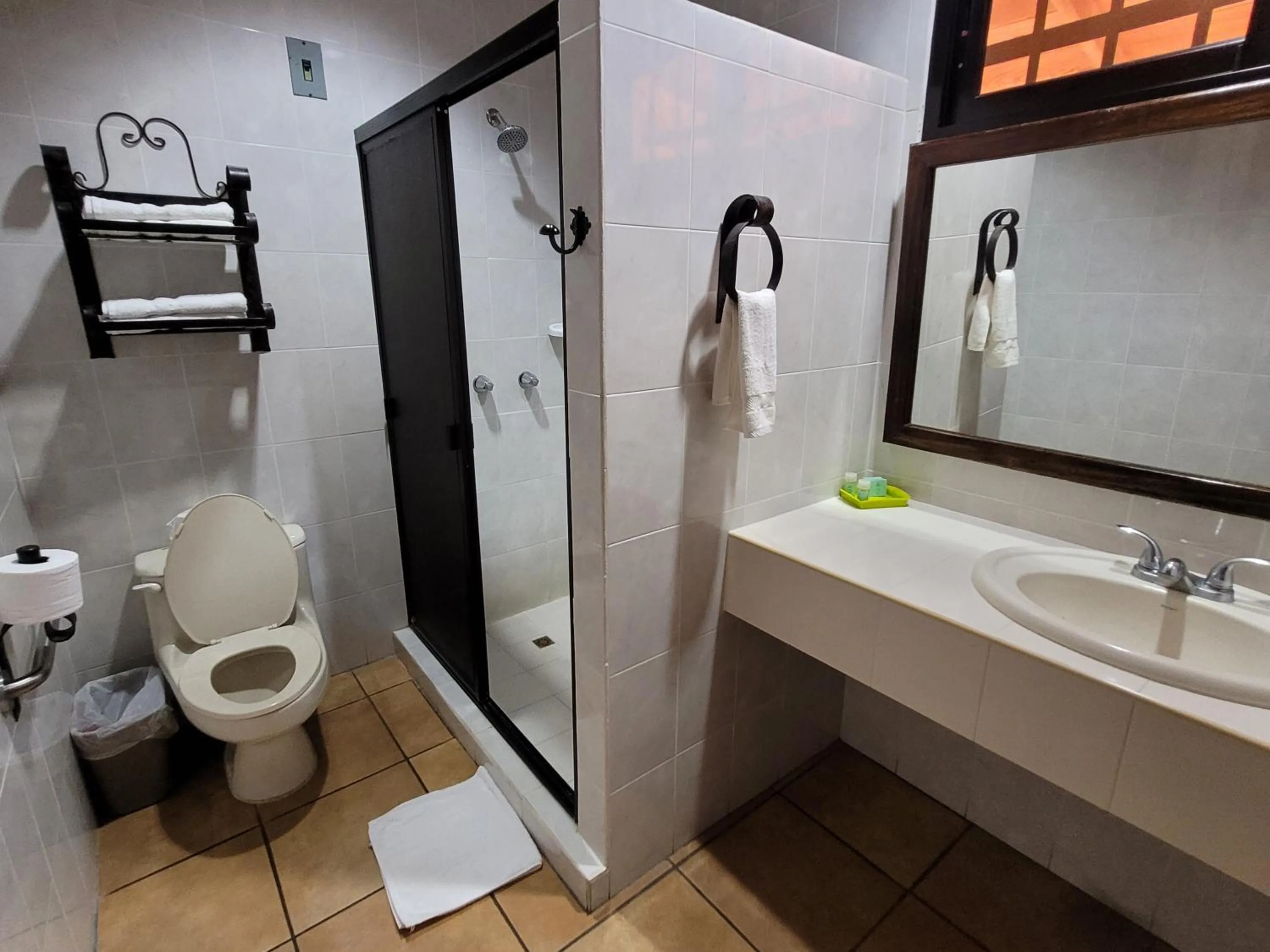Shower in El Tejado