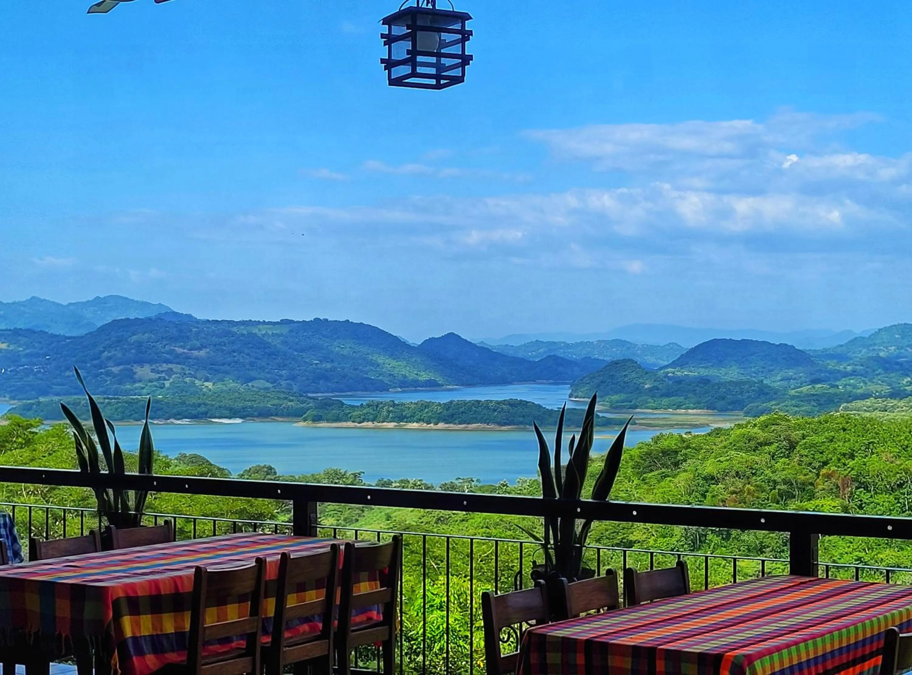 Restaurant/places to eat in El Tejado