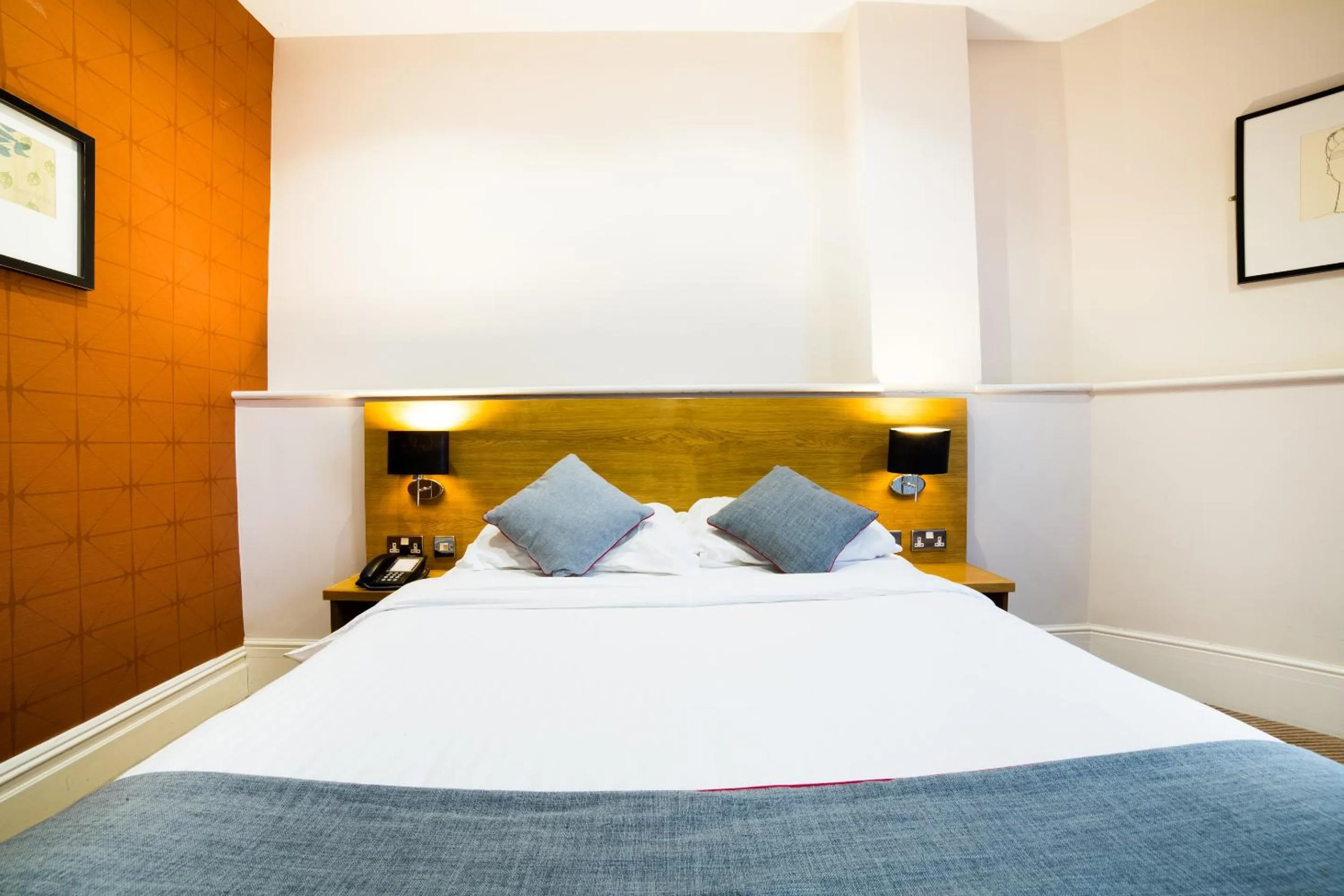 Bedroom, Bed in OYO Imperial Hotel