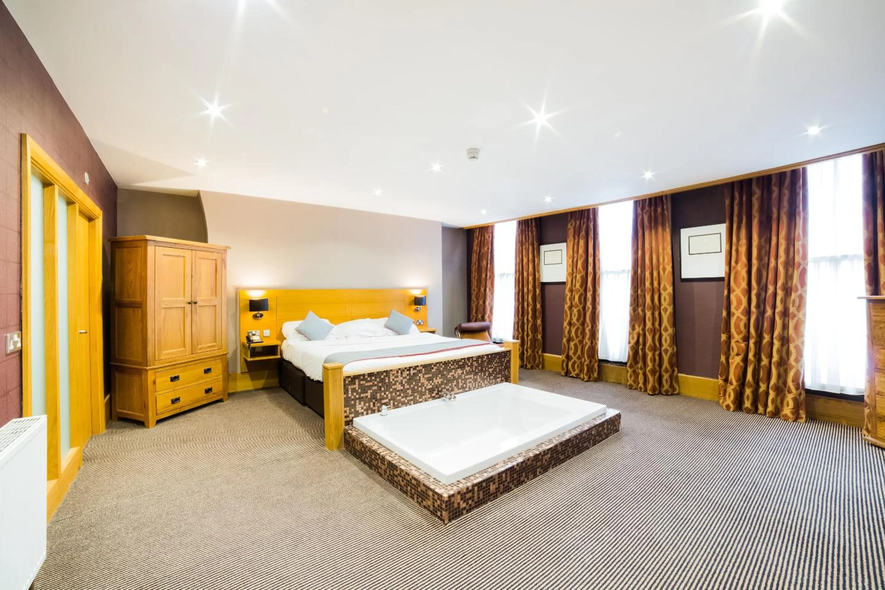 Bedroom, Bed in OYO Imperial Hotel