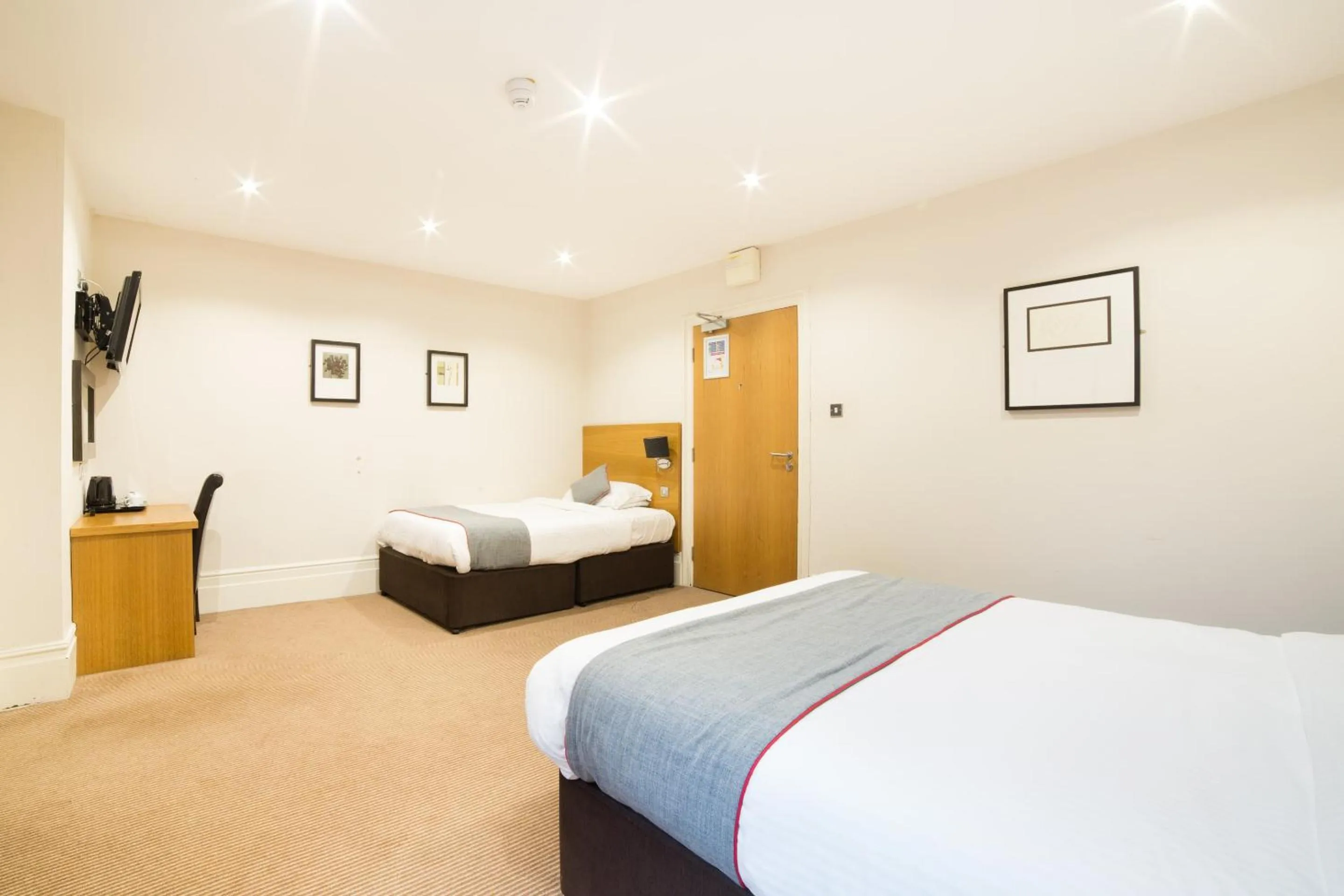 Bedroom, Bed in OYO Imperial Hotel
