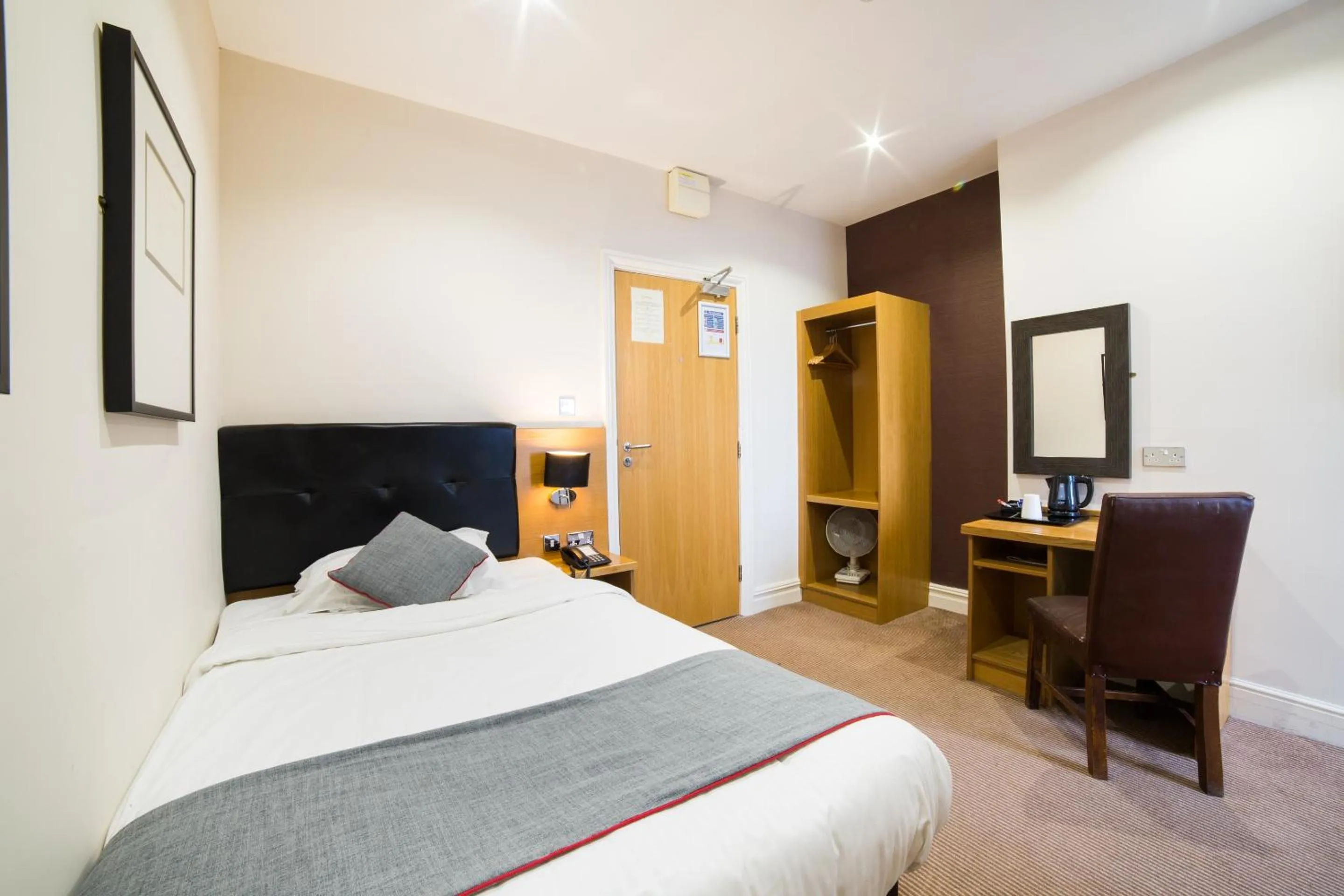 Bedroom, Bed in OYO Imperial Hotel