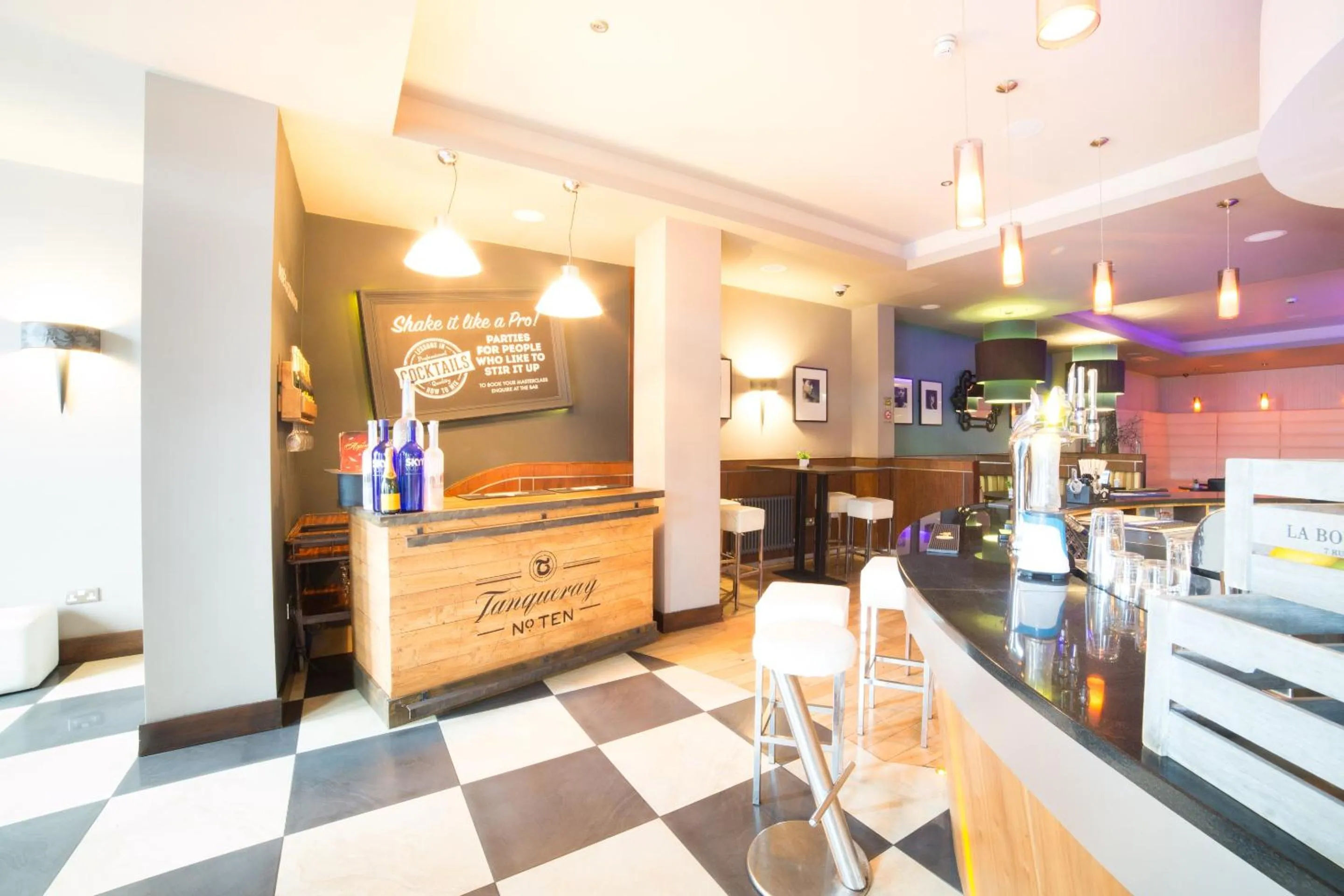 Restaurant/places to eat in OYO Imperial Hotel