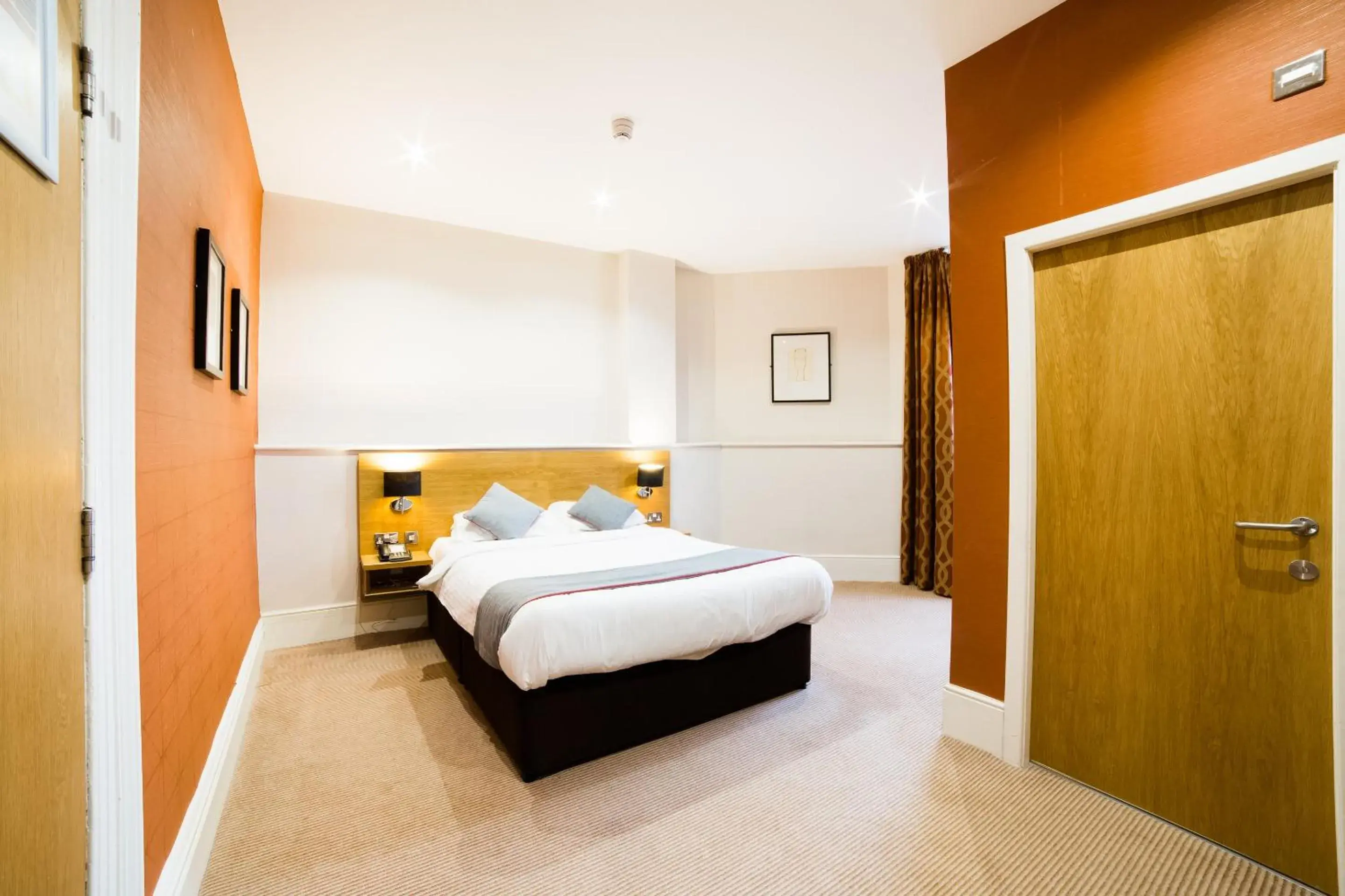 Bedroom, Bed in OYO Imperial Hotel Bedroom, Bed in OYO Imperial Hotel