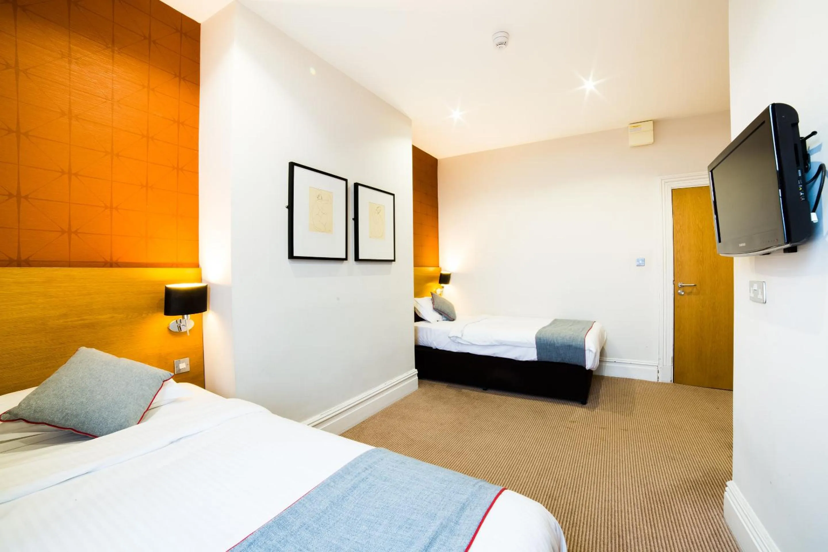 Bedroom, Bed in OYO Imperial Hotel