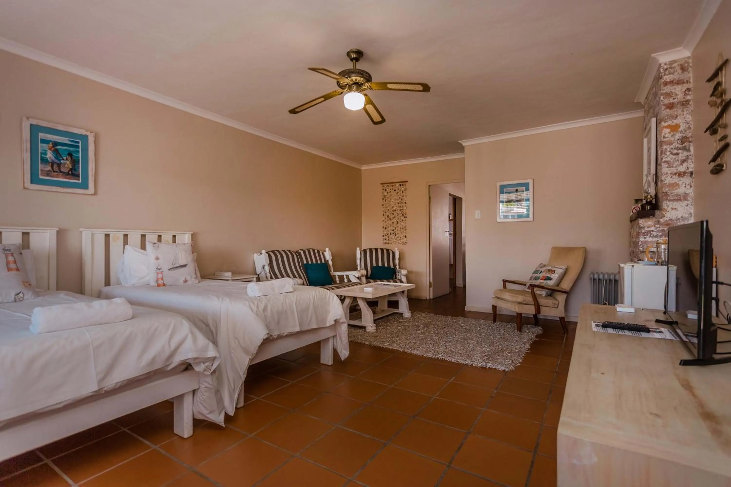 Living room, Bed in Saxon Lodge