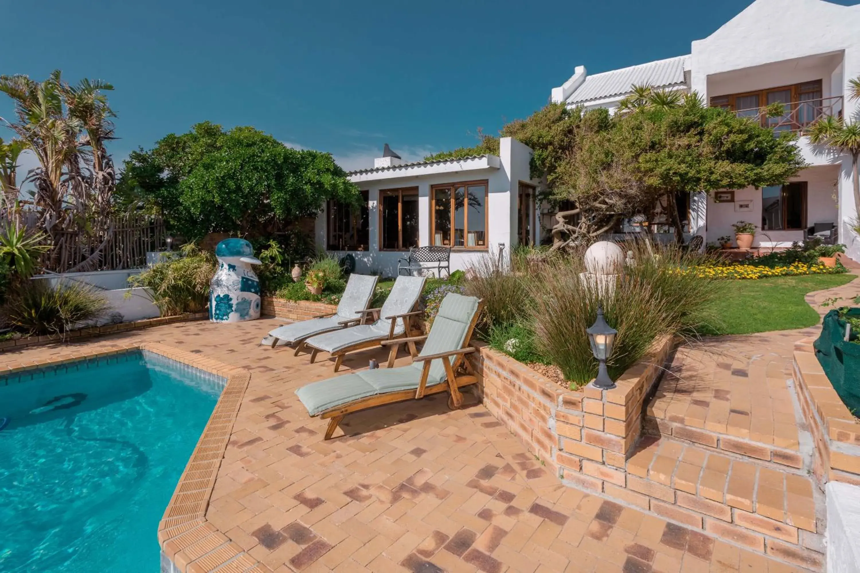 Property building in Saxon Lodge Property building in Saxon Lodge