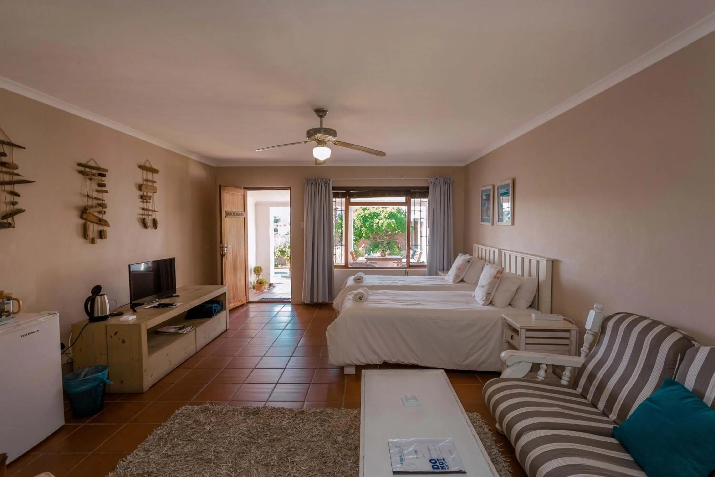 Patio, Bed in Saxon Lodge