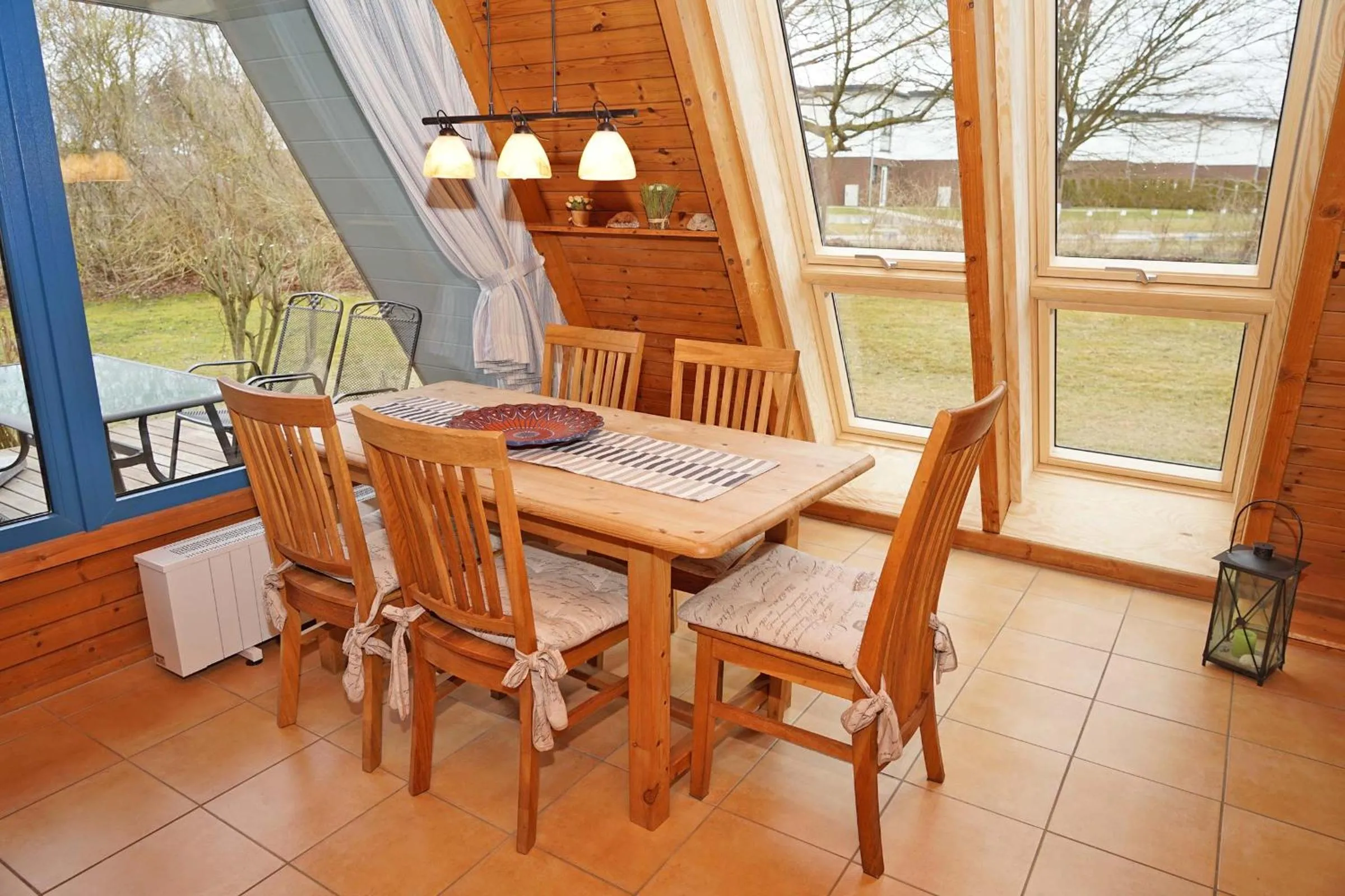 Zeltdachhaus mit WLAN und grosser Terrasse
