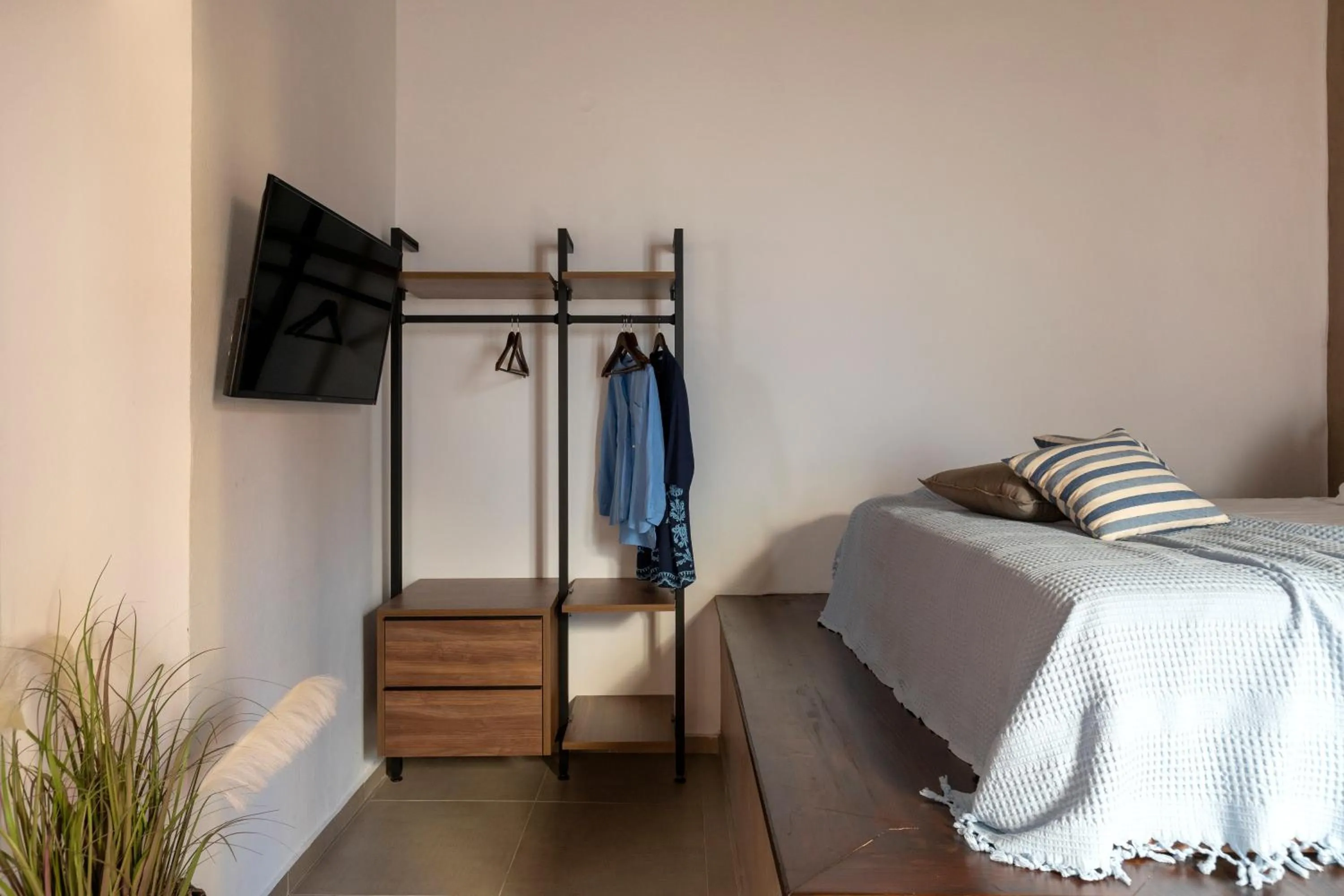 TV and multimedia in Blue Jasmine Suites