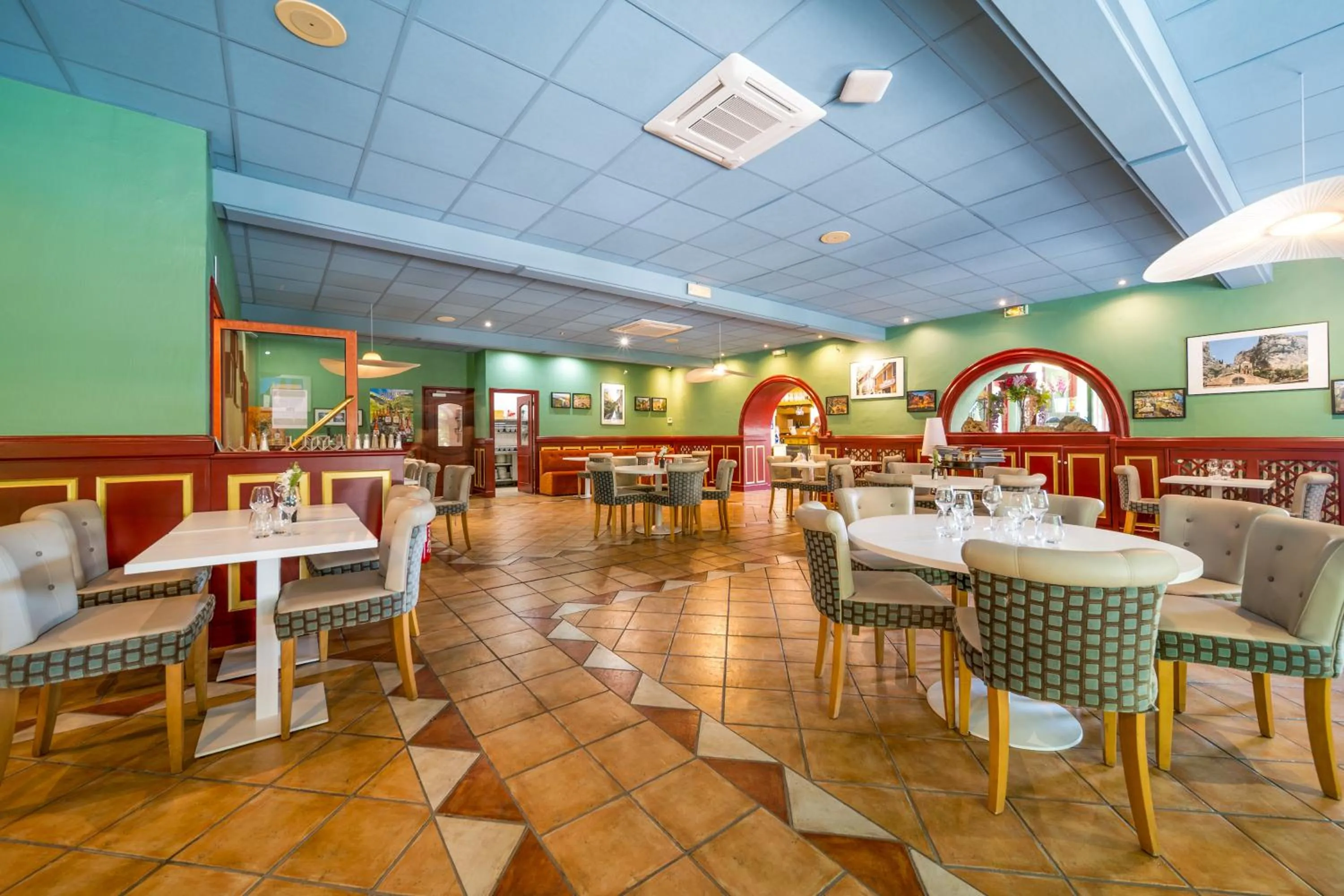 Restaurant/places to eat in Hôtel La Bonne Auberge