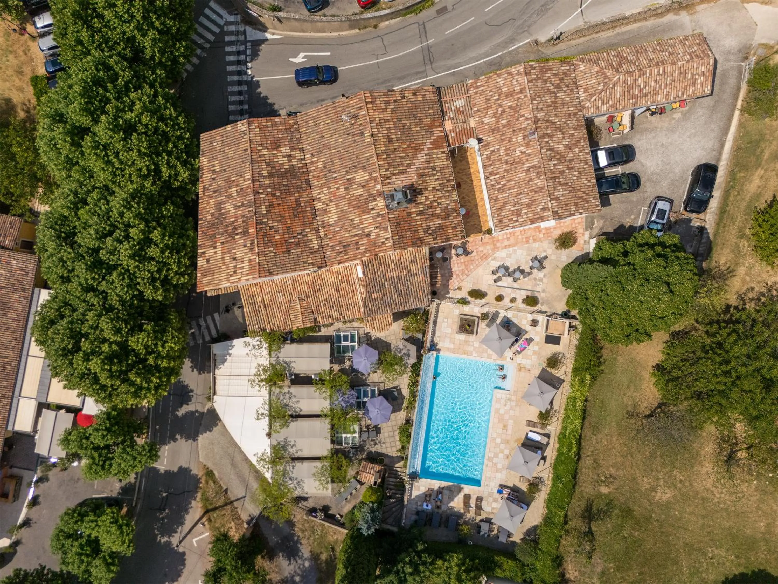 Property building in Hôtel La Bonne Auberge