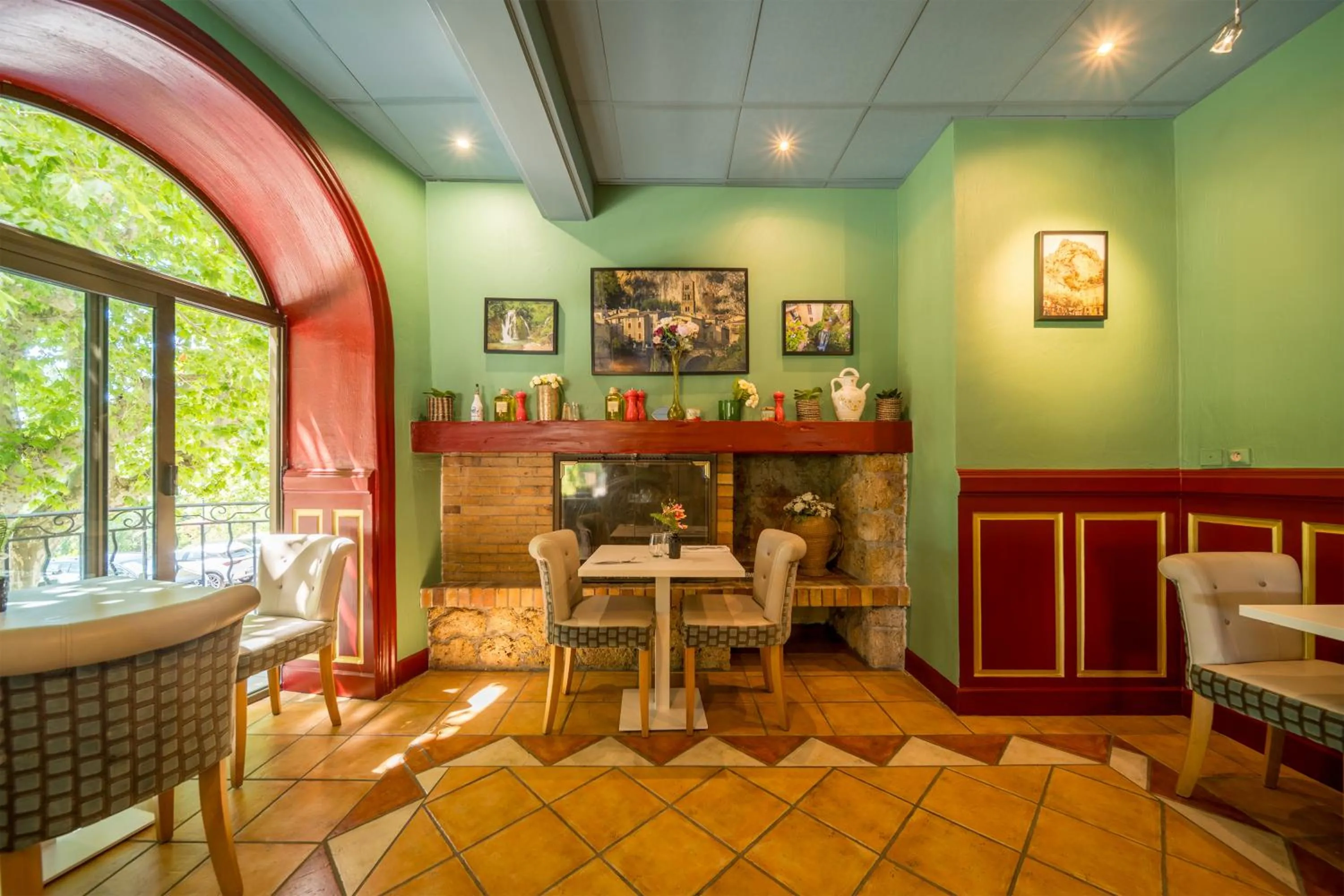 Restaurant/places to eat in Hôtel La Bonne Auberge